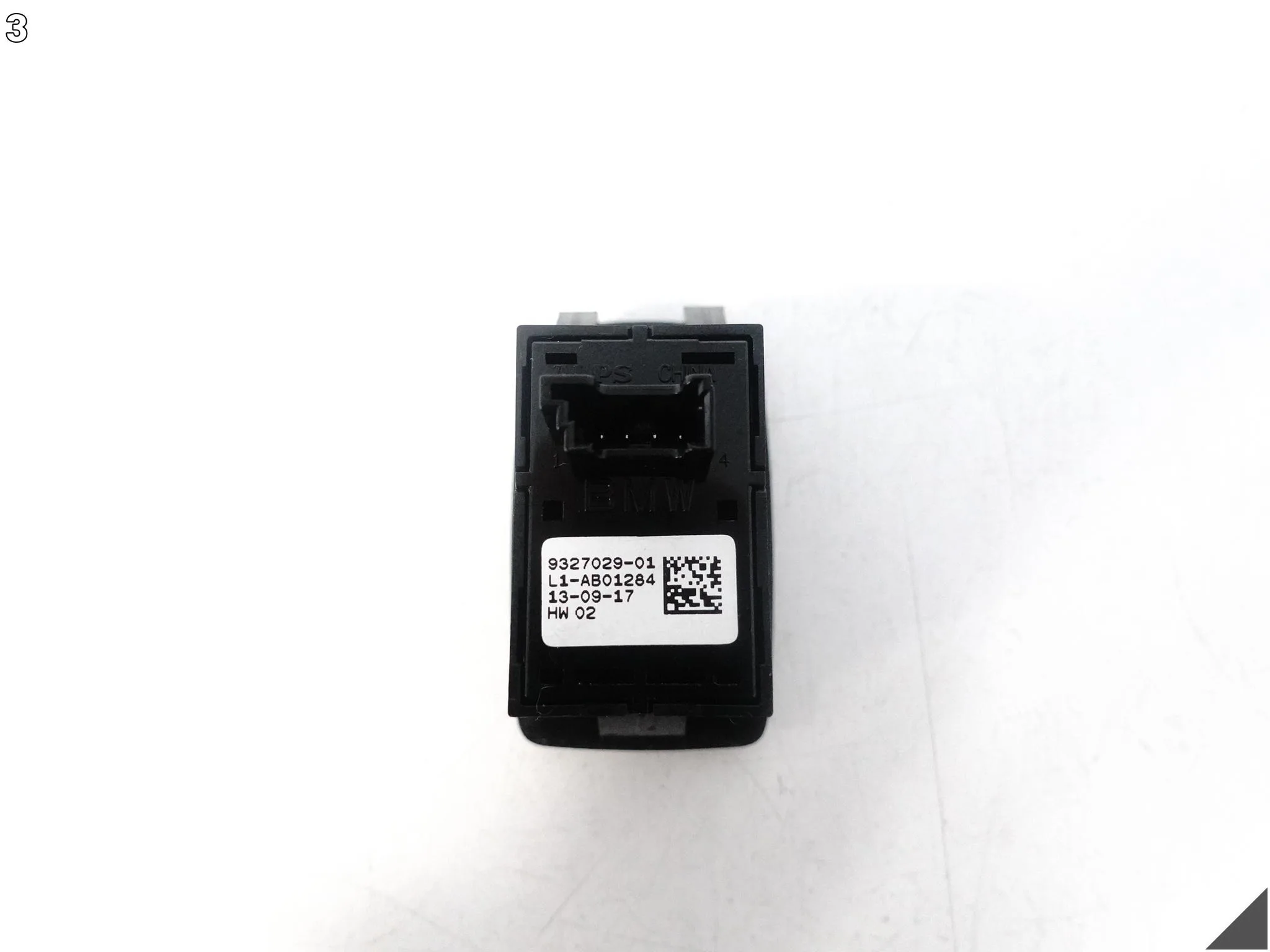 BMW G20 G30 G31 G32 G14 G15 G01 G02 G05 G06 PRZYCISK KLAPY BAGAŻNIKA PRZÓD BMW G20 G30 G31 G32 G14 G15 G01 G02 G05 G06 PRZYCISK KLAPY BAGAŻNIKA PRZÓD - obrazek 4
