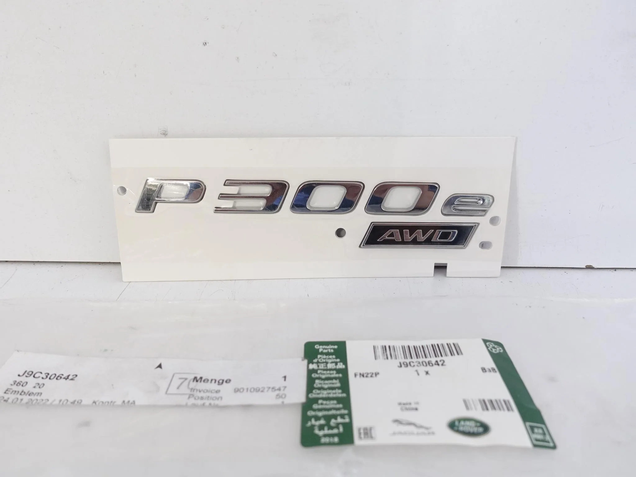 JAGUAR E-PACE X540 17-24 ZNACZEK LOGO EMBLEMAT P300e AWD CHROM TYŁ JAGUAR E-PACE X540 17-24 ZNACZEK LOGO EMBLEMAT P300e AWD CHROM TYŁ