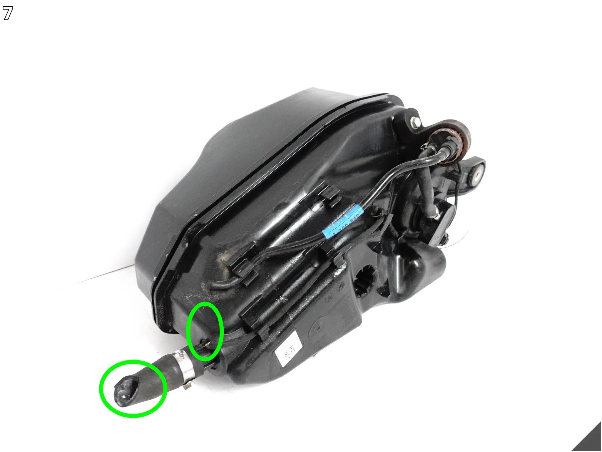 BMW G14 G15 G16 G30 G31 G32 ZBIORNIK ZBIORNICZEK PASYWNY ACR ADBLUE + POMPA BMW G14 G15 G16 G30 G31 G32 ZBIORNIK ZBIORNICZEK PASYWNY ACR ADBLUE + POMPA - obrazek 8
