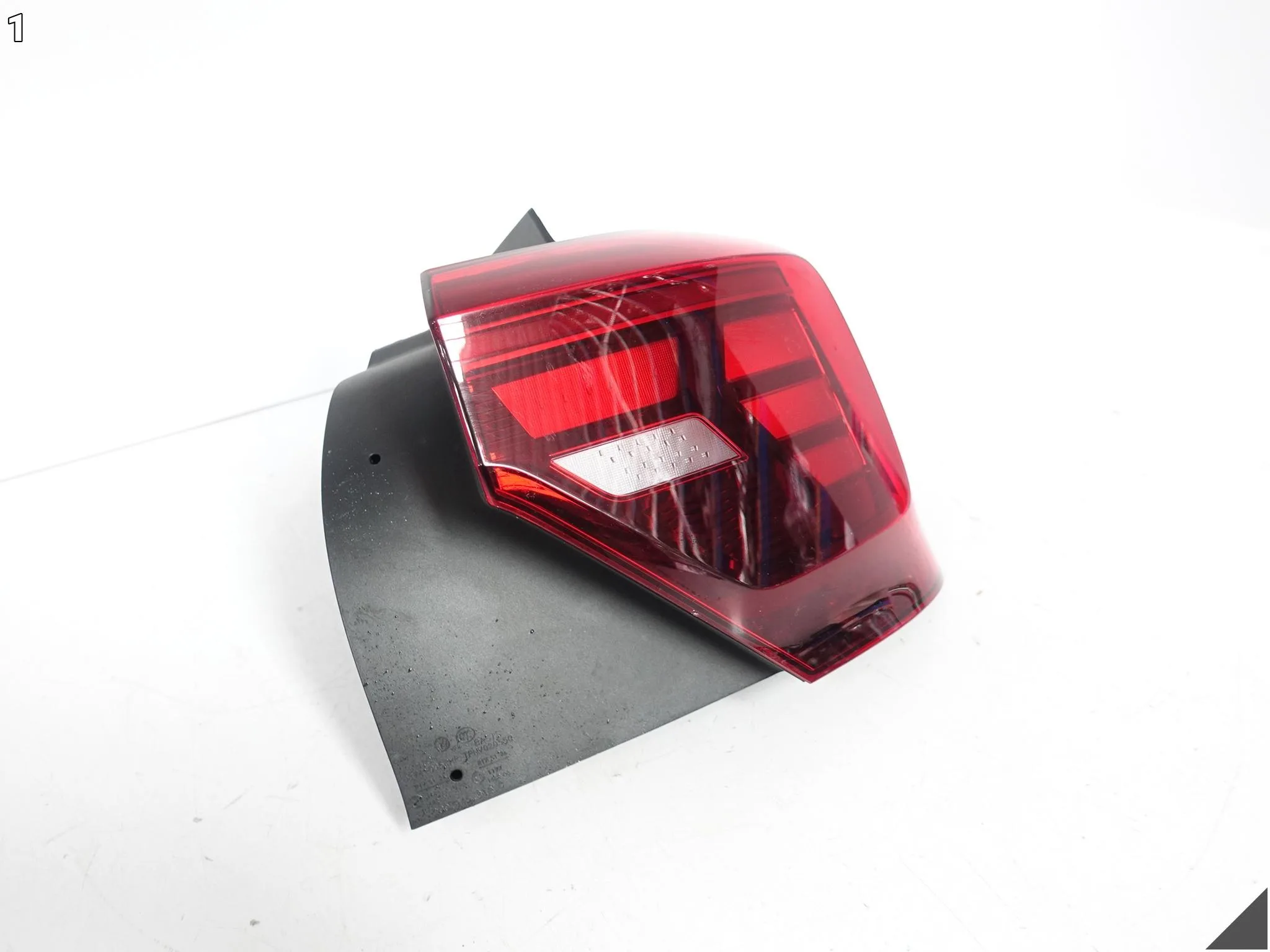 VW POLO VI 6 2G0 LIFT 21- LAMPA TAILLIGHT LED W BŁOTNIK PRAWA TYŁ EUROPA VW POLO VI 6 2G0 LIFT 21- LAMPA TAILLIGHT LED W BŁOTNIK PRAWA TYŁ EUROPA - obrazek 2