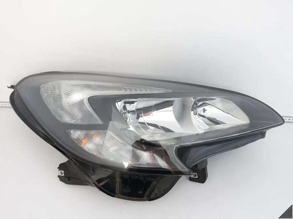 OPEL CORSA E V (5 GENERACJA) 14-19 LAMPA ZWYKŁA HALOGEN PRAWA PRZÓD EUROPA OPEL CORSA E V (5 GENERACJA) 14-19 LAMPA ZWYKŁA HALOGEN PRAWA PRZÓD EUROPA