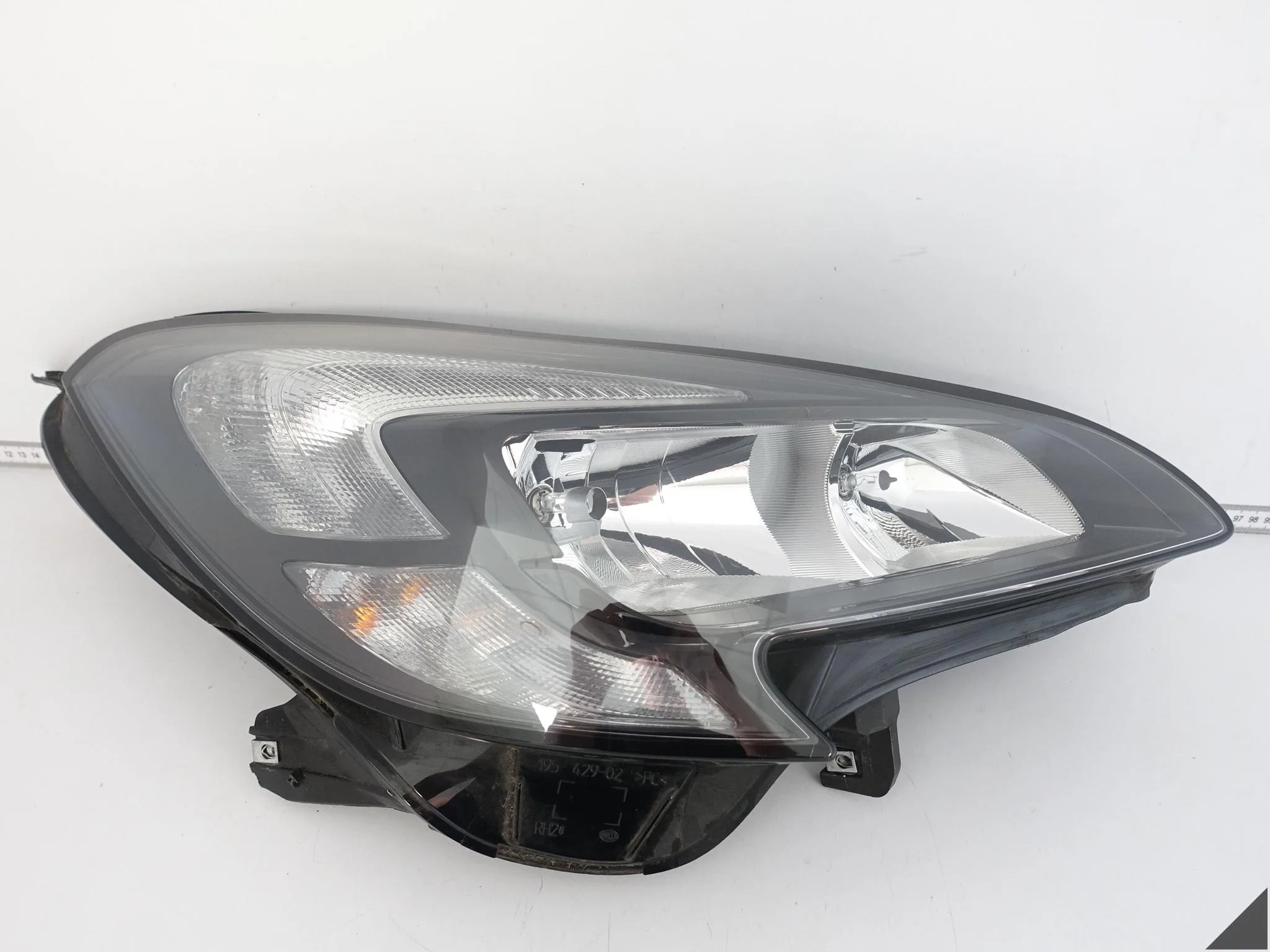 OPEL CORSA E V (5 GENERACJA) 14-19 LAMPA ZWYKŁA HALOGEN PRAWA PRZÓD EUROPA OPEL CORSA E V (5 GENERACJA) 14-19 LAMPA ZWYKŁA HALOGEN PRAWA PRZÓD EUROPA
