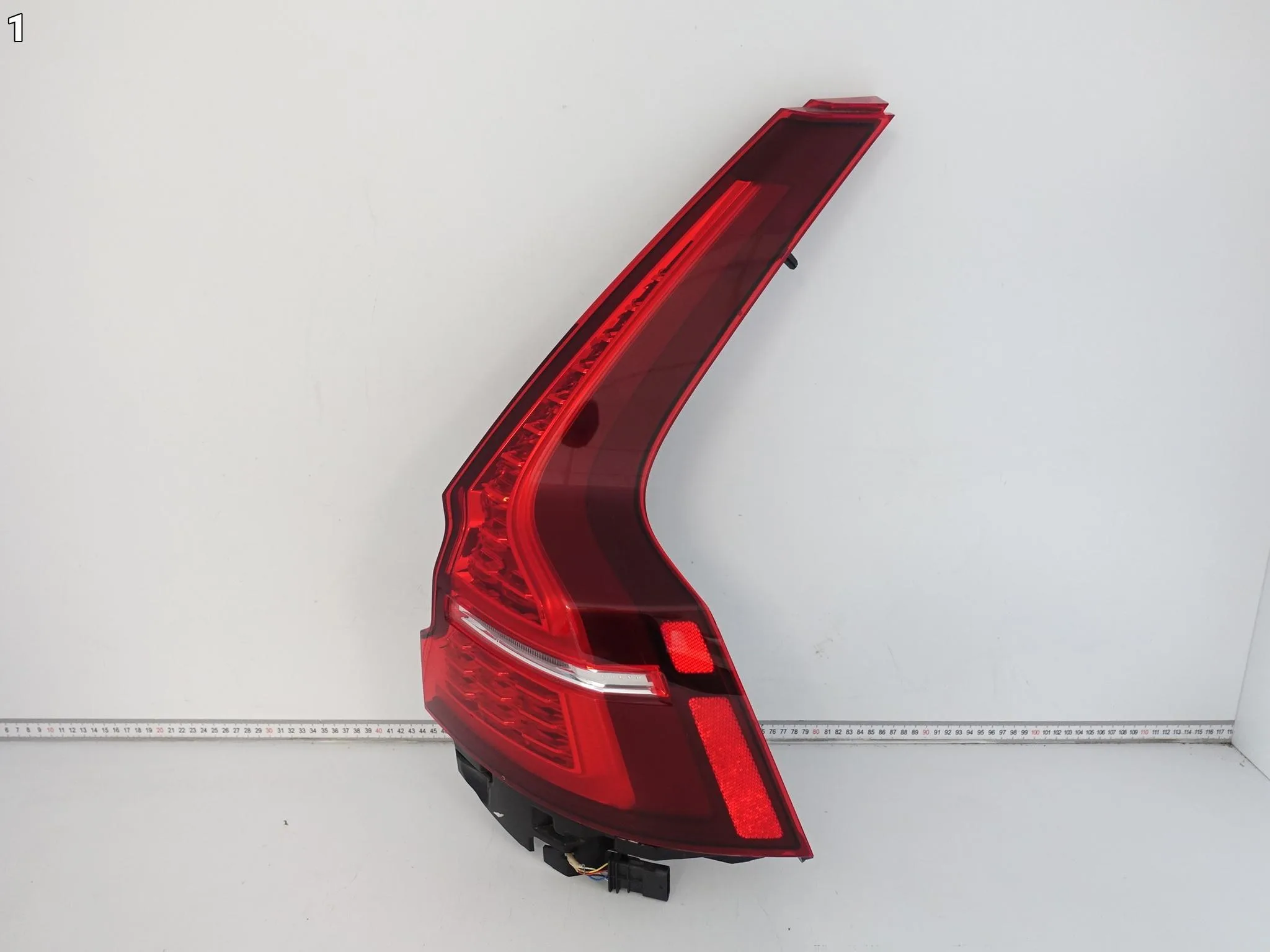 VOLVO V60 II 2 18- LAMPA LED PRAWA TYŁ W BŁOTNIK EUROPA VOLVO V60 II 2 18- LAMPA LED PRAWA TYŁ W BŁOTNIK EUROPA - obrazek 2