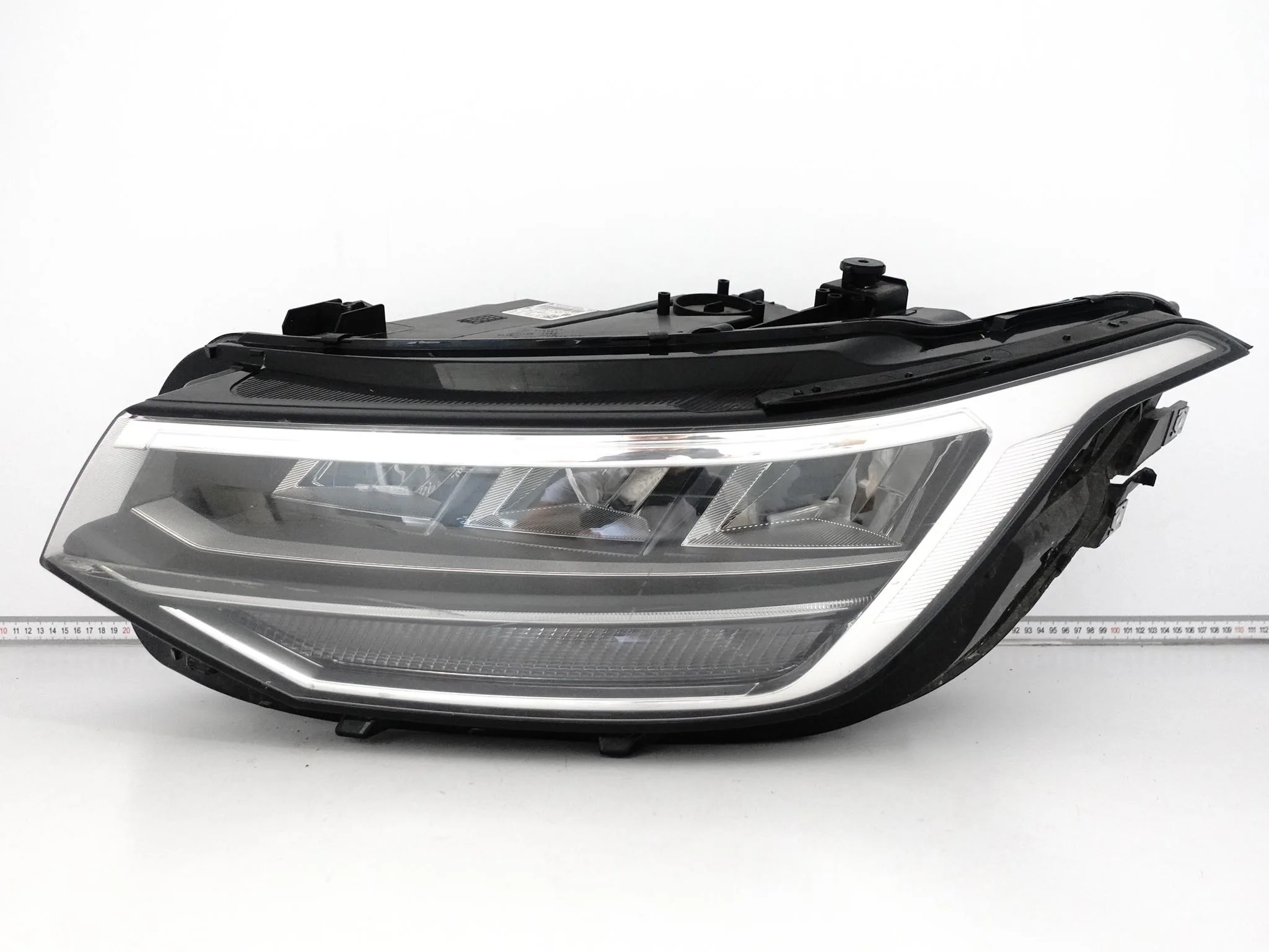 VW TIGUAN II 2 5NB LIFT FL 20-24 LAMPA FULL LED LEWA PRZÓD EUROPA VW TIGUAN II 2 5NB LIFT FL 20-24 LAMPA FULL LED LEWA PRZÓD EUROPA
