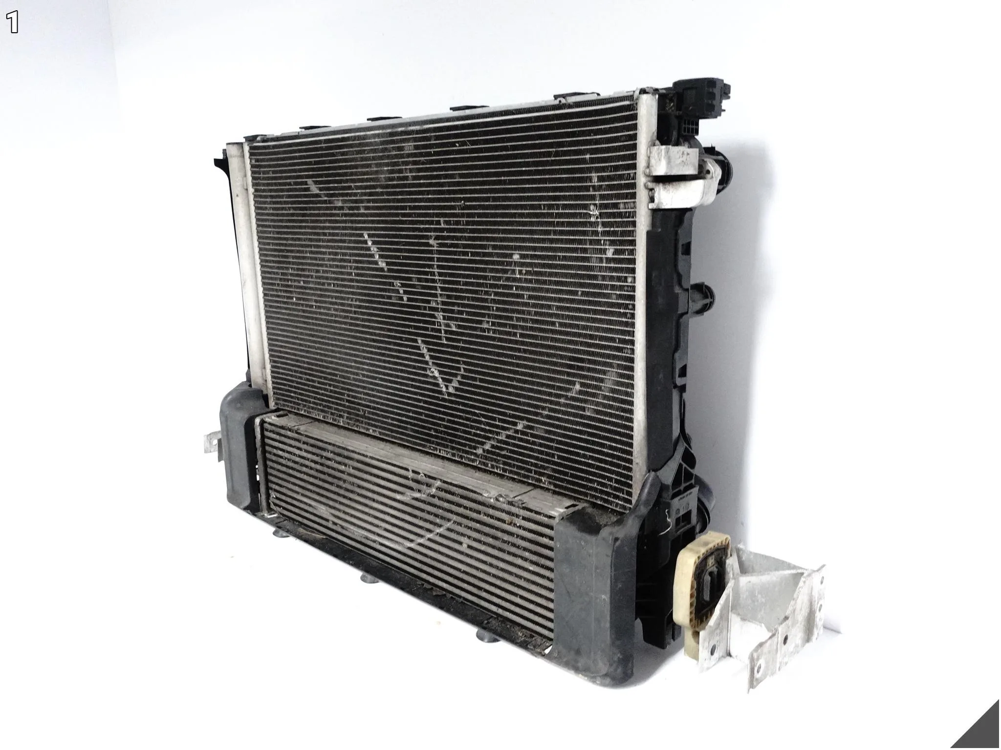 BMW 5 G30 G31 17-20 KOMPLET CHŁODNIC KLIMA WODA INTERCOOLER WENTYLATOR 2.0D BMW 5 G30 G31 17-20 KOMPLET CHŁODNIC KLIMA WODA INTERCOOLER WENTYLATOR 2.0D - obrazek 2