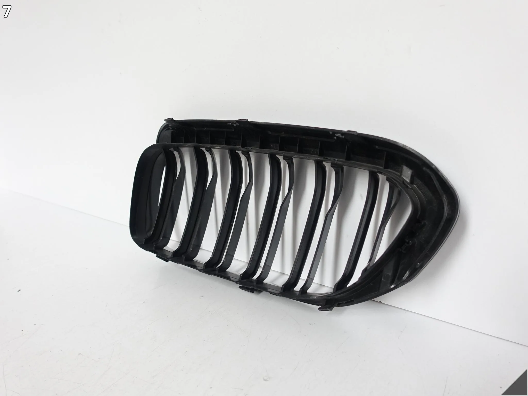 BMW M5 F90 17-20 GRILL NERKA ATRAPA WLOT W ZDERZAK PRAWA PRZÓD 8063174 BMW M5 F90 17-20 GRILL NERKA ATRAPA WLOT W ZDERZAK PRAWA PRZÓD 8063174 - obrazek 8