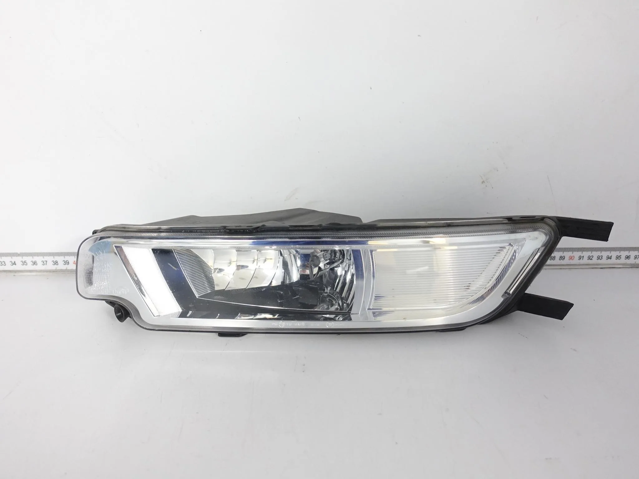 VW PASSAT B8 3G0 14-19 LAMPA HALOGEN PRAWY W ZDERZAK PRZÓD VW PASSAT B8 3G0 14-19 LAMPA HALOGEN PRAWY W ZDERZAK PRZÓD