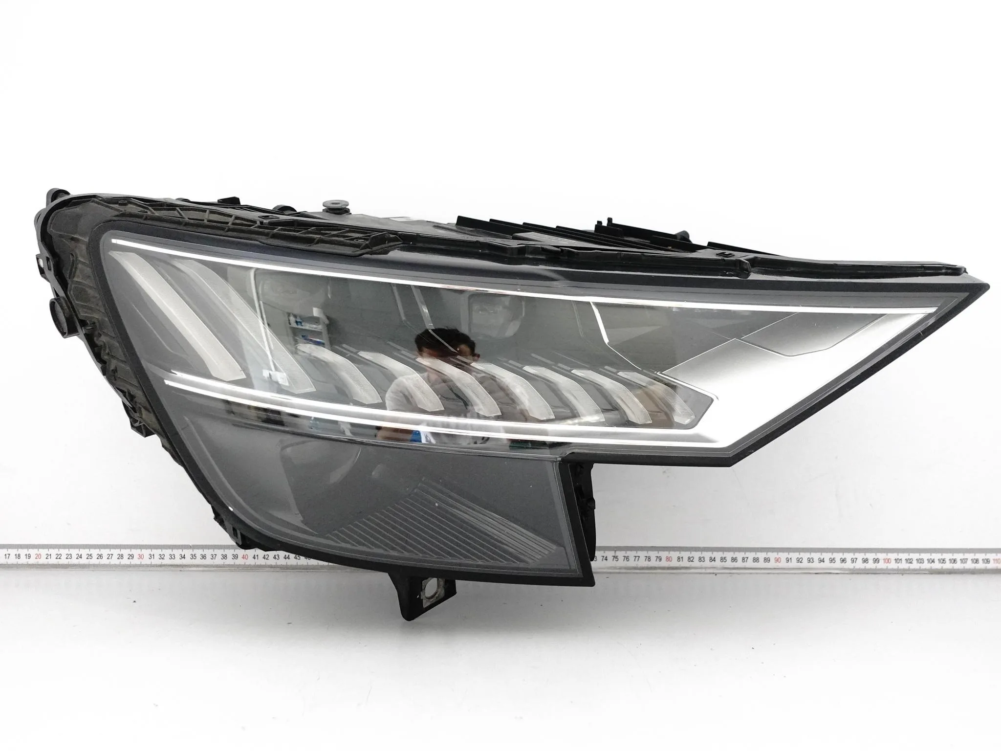 AUDI Q8 SQ8 4M8 18-23 LAMPA MATRIX FULL LED PRAWA PRZÓD EUROPA AUDI Q8 SQ8 4M8 18-23 LAMPA MATRIX FULL LED PRAWA PRZÓD EUROPA