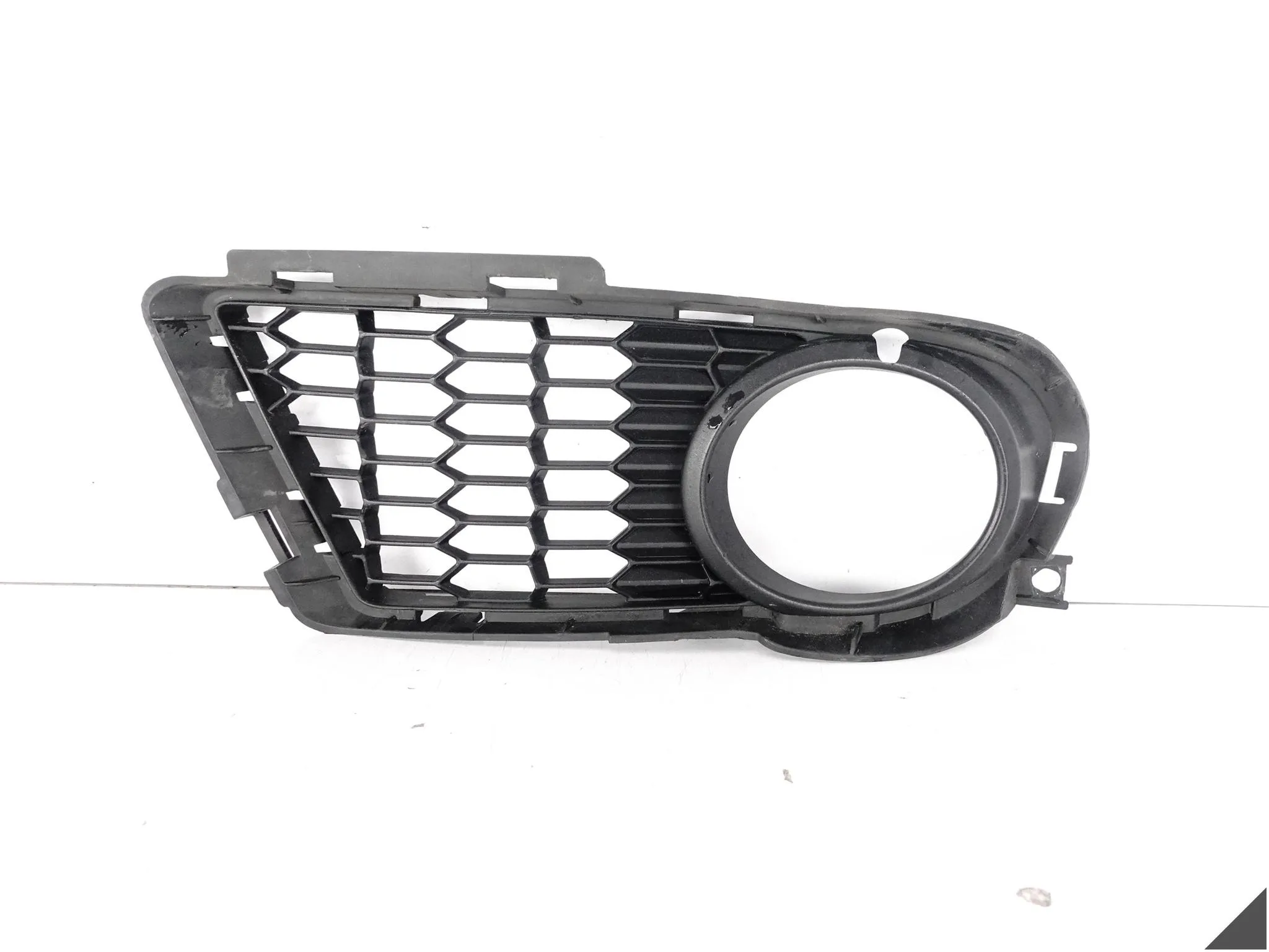 BMW 3 E92 E93 LCI LIFT M-PAKIET 10-13 ZDERZAK KRATKA PRAWA PRZÓD BMW 3 E92 E93 LCI LIFT M-PAKIET 10-13 ZDERZAK KRATKA PRAWA PRZÓD