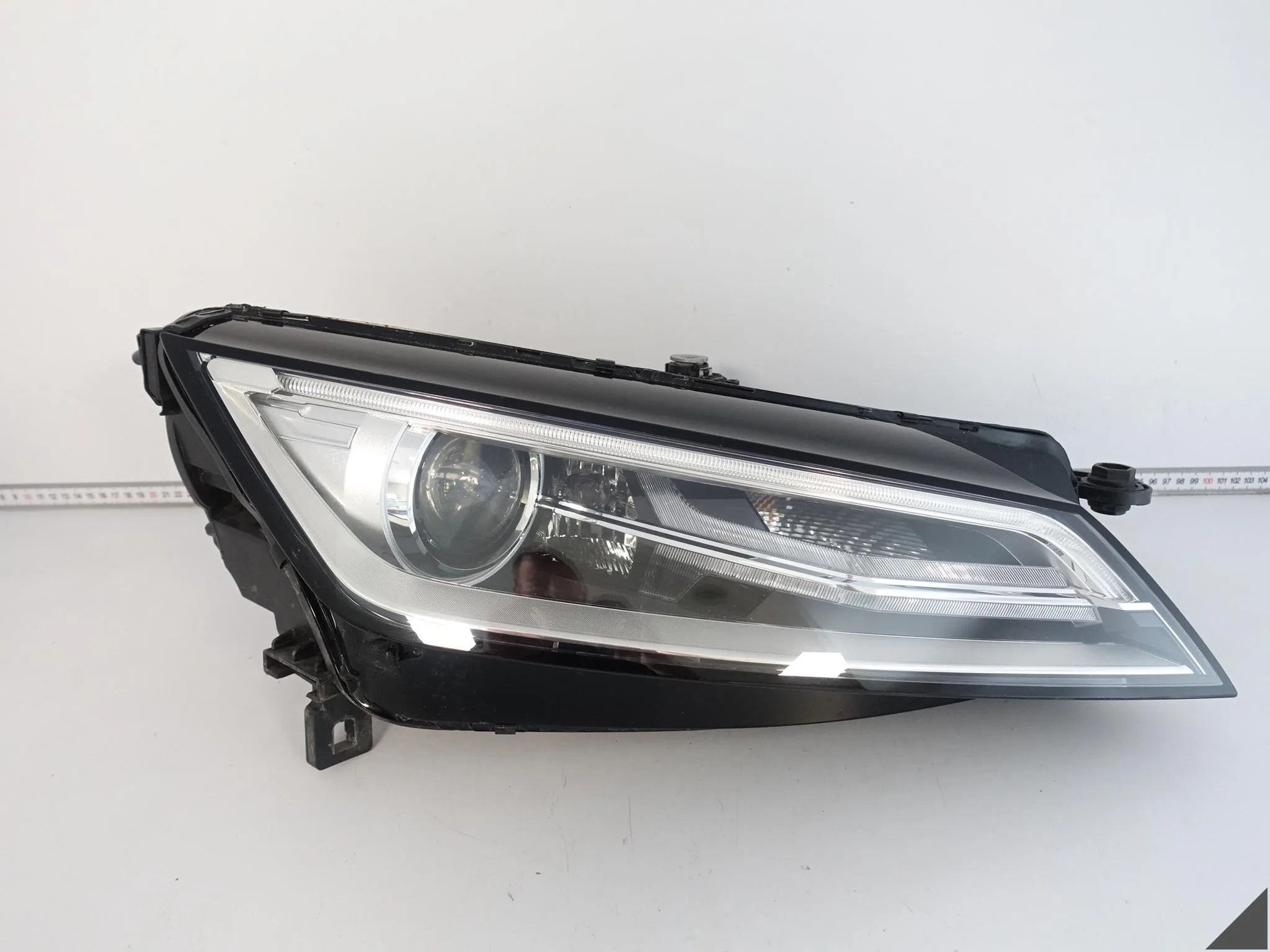 AUDI TT TTS 8S0 LIFT 14-23 LAMPA XENON + LED PRAWA PRZÓD EUROPA ŁADNA AUDI TT TTS 8S0 LIFT 14-23 LAMPA XENON + LED PRAWA PRZÓD EUROPA ŁADNA