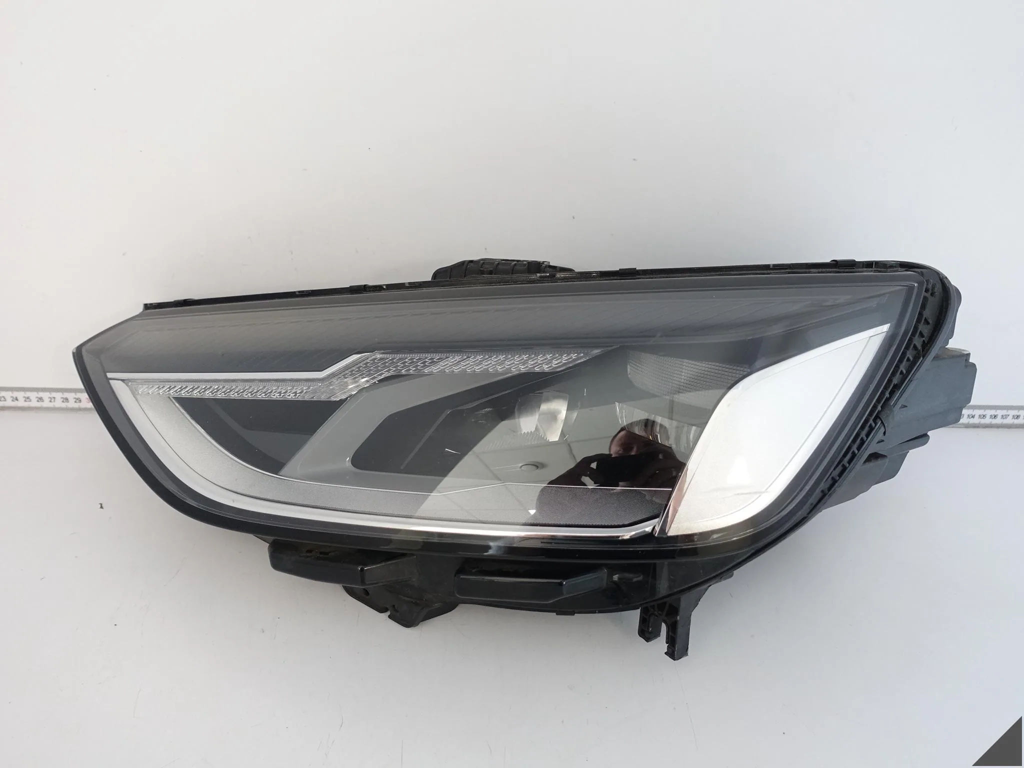 AUDI A4 S4 B9 8W0 LIFT 19-24 LAMPA BASIS FULL LED LEWA PRZÓD EUROPA AUDI A4 S4 B9 8W0 LIFT 19-24 LAMPA BASIS FULL LED LEWA PRZÓD EUROPA