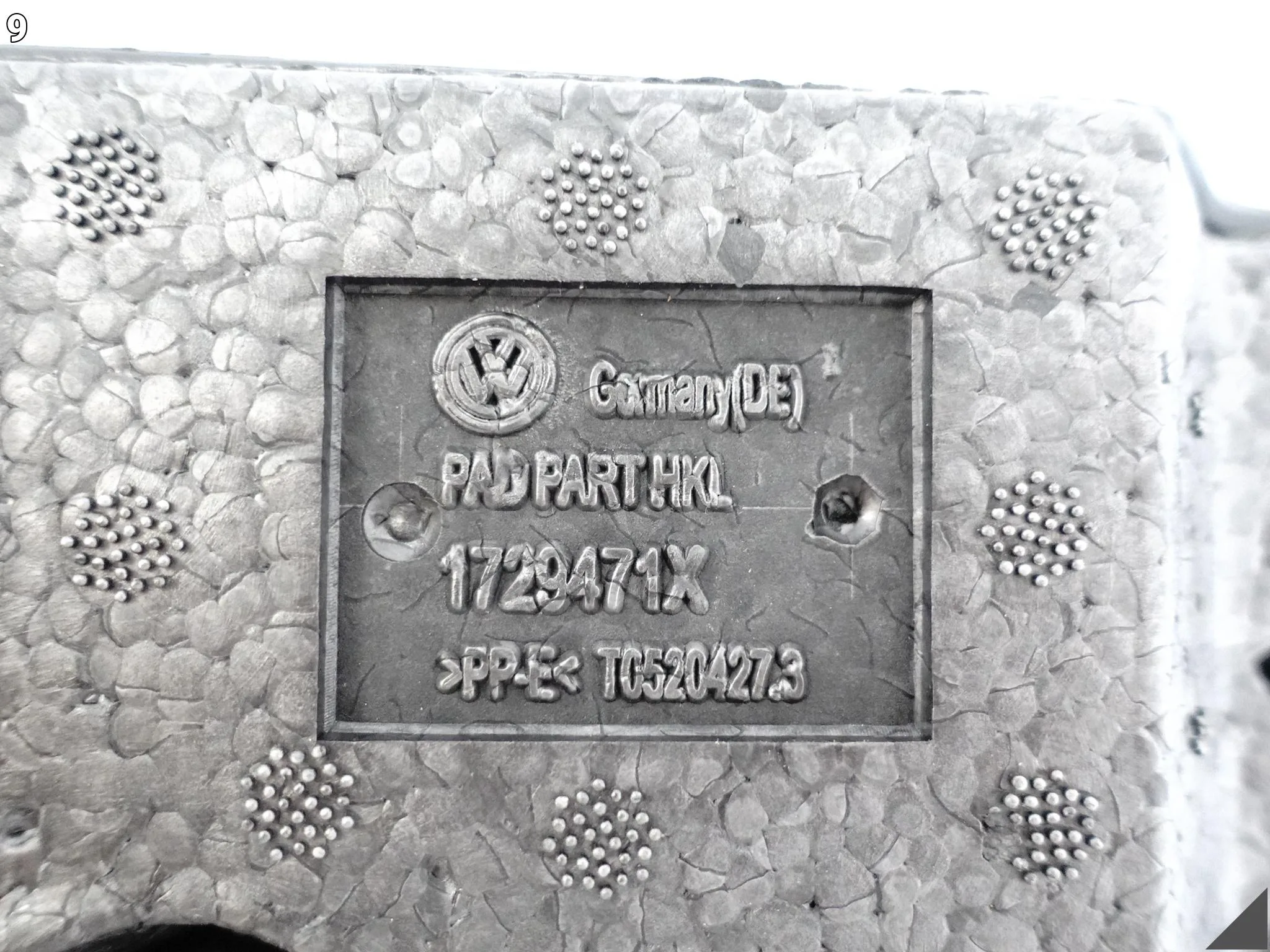 VW T5 7H0 T6 7E0 OSŁONA OBUDOWA ZAMKA BAGAŻNIKA ABSORBER TYŁ 7H0863485D VW T5 7H0 T6 7E0 OSŁONA OBUDOWA ZAMKA BAGAŻNIKA ABSORBER TYŁ 7H0863485D - obrazek 10