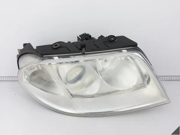 VW PASSAT 3B0 B5 LIFT 00-05 LAMPA ZWYKŁA HALOGEN PRAWA PRZÓD EUROPA HELLA