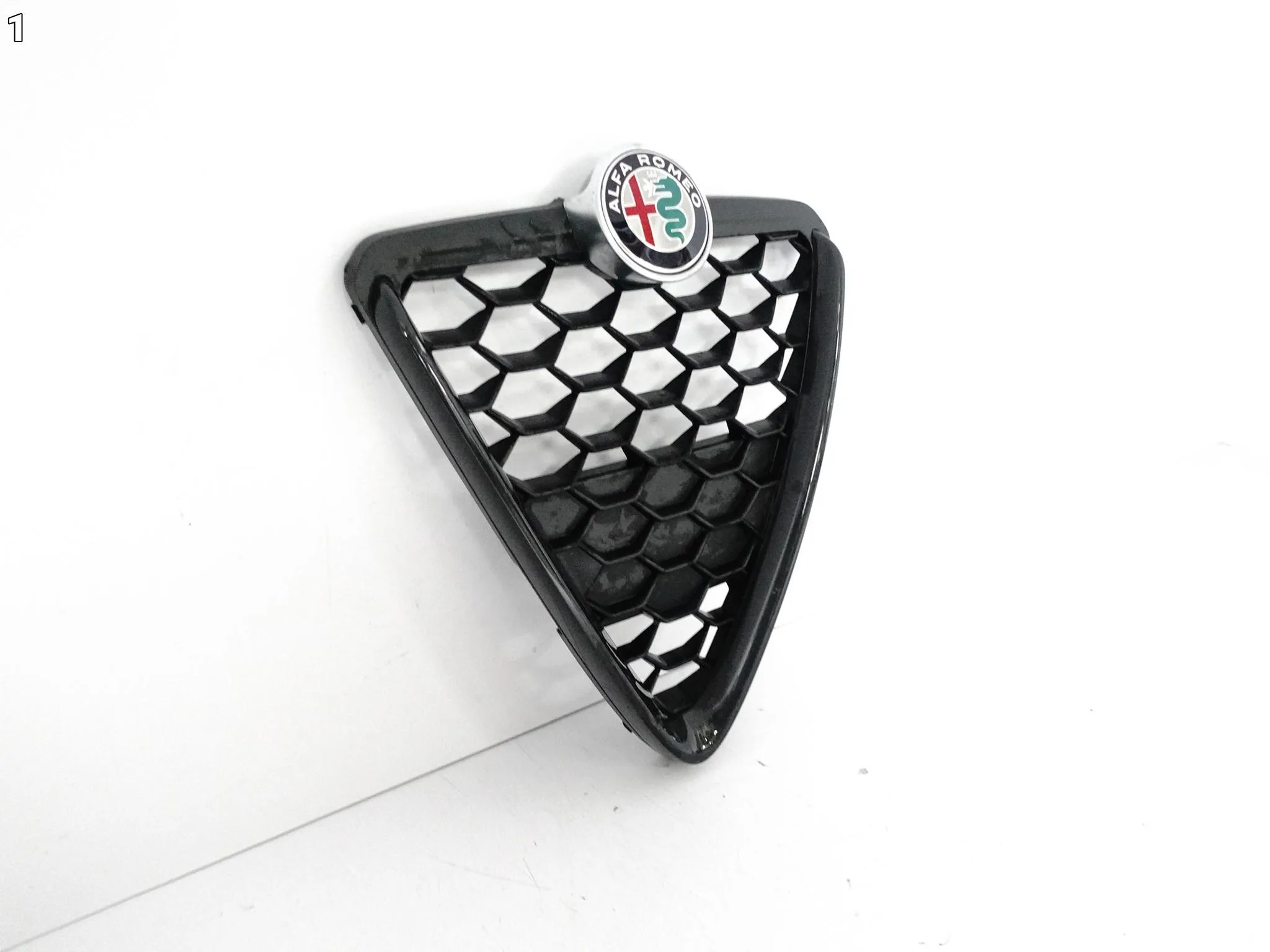 ALFA ROMEO GIULIETTA LIFT 16-20 GRILL ATRAPA KRATKA W ZDERZAK PRZÓD ALFA ROMEO GIULIETTA LIFT 16-20 GRILL ATRAPA KRATKA W ZDERZAK PRZÓD - obrazek 2