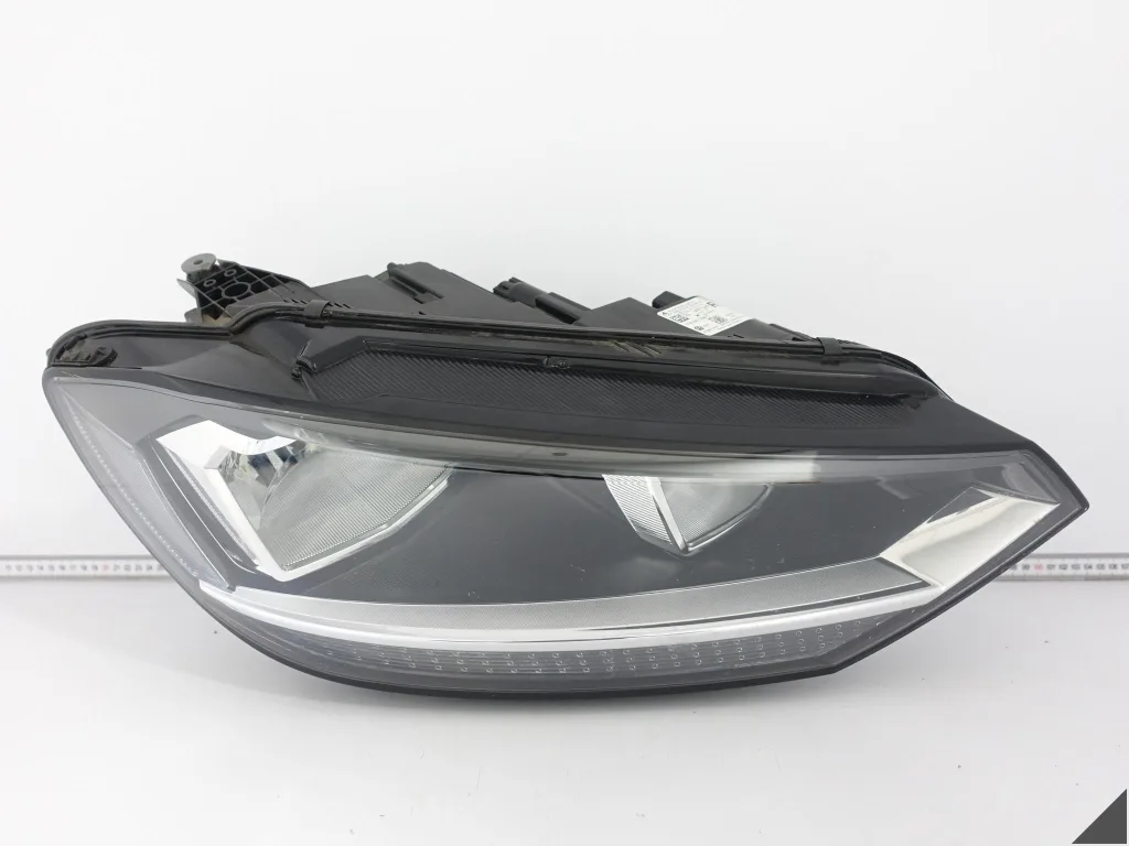 VW TOURAN 5TB (II GENERACJA) 15- LAMPA ZWYKŁA HALOGEN PRAWA PRZÓD EUROPA VW TOURAN 5TB (II GENERACJA) 15- LAMPA ZWYKŁA HALOGEN PRAWA PRZÓD EUROPA