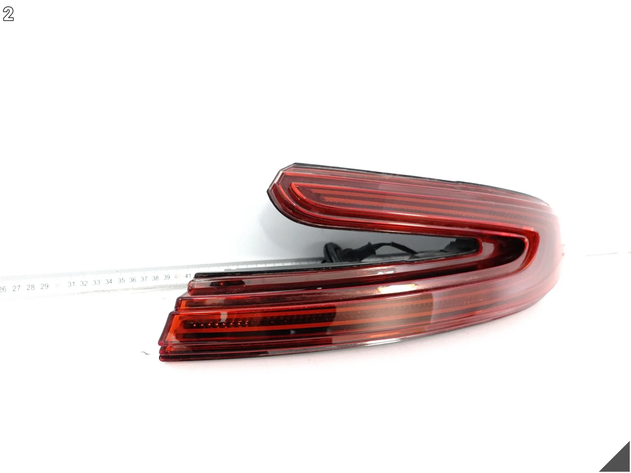 ASTON MARTIN DB11 16-23 LAMPA TAIL LAMP W BŁOTNIK PRAWA TYŁ ( USA ) ROSE ASTON MARTIN DB11 16-23 LAMPA TAIL LAMP W BŁOTNIK PRAWA TYŁ ( USA ) ROSE - obrazek 3
