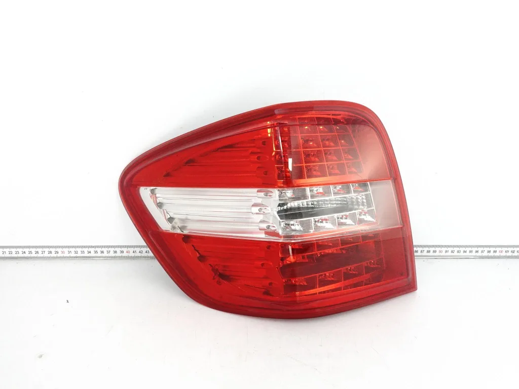 MERCEDES ML II W164 LIFT / MOPF 08-11 LAMPA LED LEWA TYŁ EUROPA