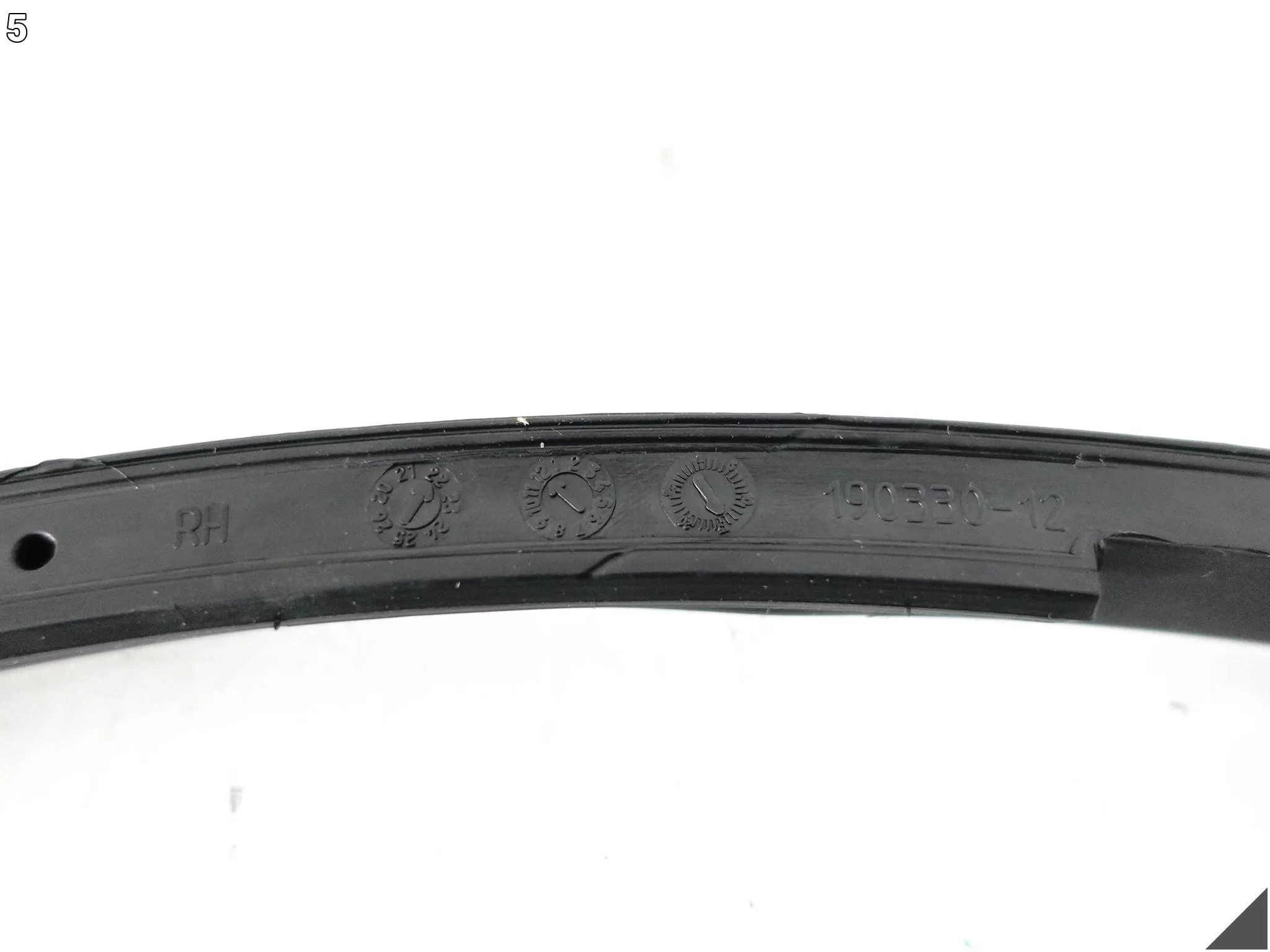 BMW X5 X5M F15 F85 13-18 DRZWI USZCZELKA LISTWA SŁUPKA C PRAWA 7305546 BMW X5 X5M F15 F85 13-18 DRZWI USZCZELKA LISTWA SŁUPKA C PRAWA 7305546 - obrazek 6