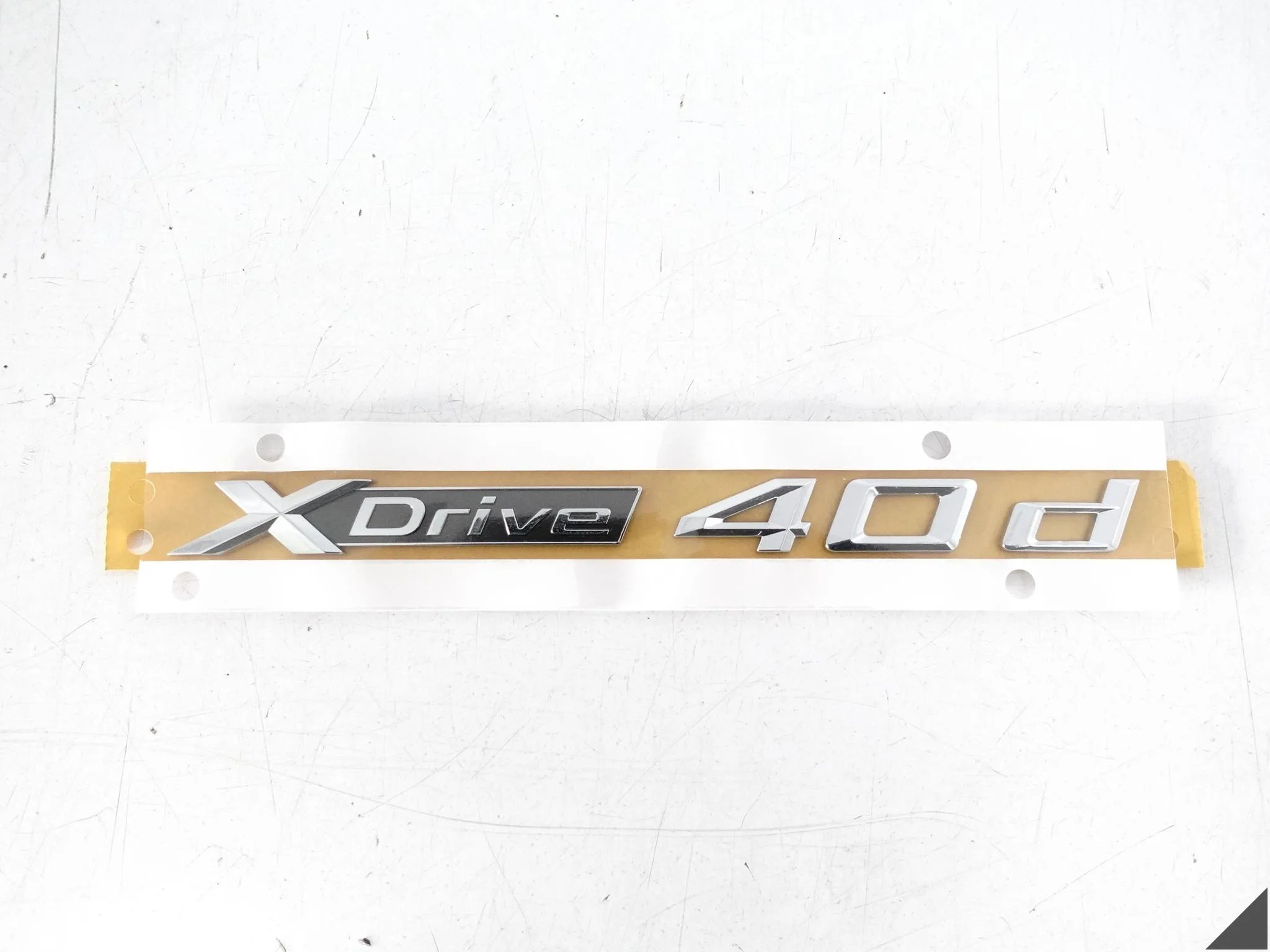 BMW X5 F15 X6 F16 NAPIS LOGO ZNACZEK NA KLAPĘ BAGAŻNIKA TYŁ XDRIVE 40d BMW X5 F15 X6 F16 NAPIS LOGO ZNACZEK NA KLAPĘ BAGAŻNIKA TYŁ XDRIVE 40d