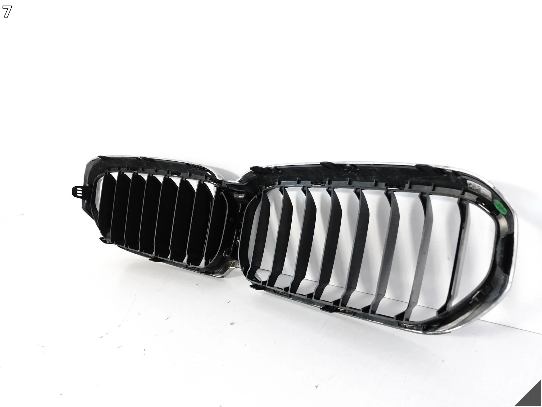 BMW 5 G30 G31 LCI LIFT 20-24 GRILL ATRAPA NERKI W ZDERZAK PRZÓD BMW 5 G30 G31 LCI LIFT 20-24 GRILL ATRAPA NERKI W ZDERZAK PRZÓD - obrazek 8