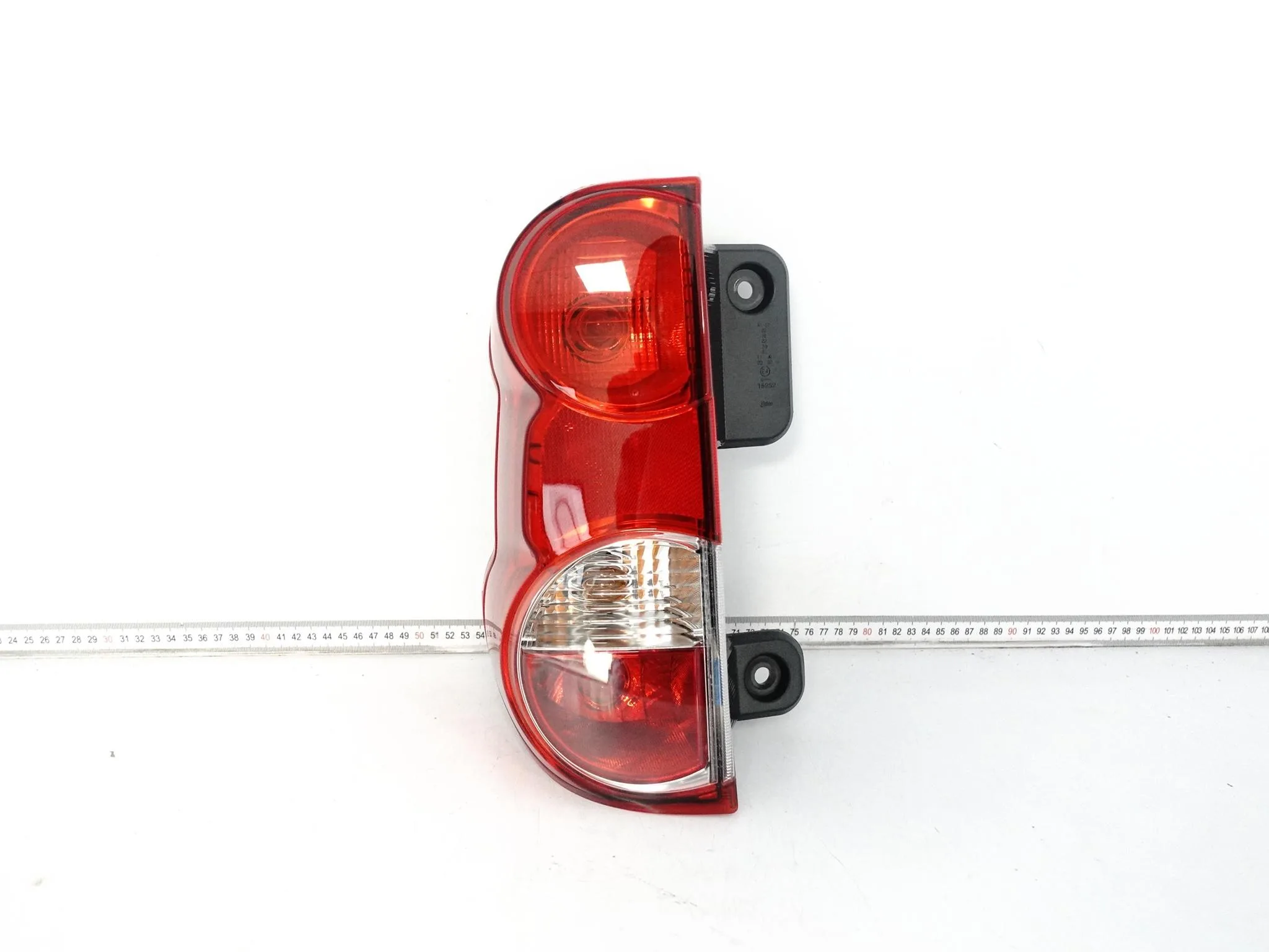 NISSAN NV200 M20 X11M 09- LAMPA LEWA TYŁ EUROPA NISSAN NV200 M20 X11M 09- LAMPA LEWA TYŁ EUROPA