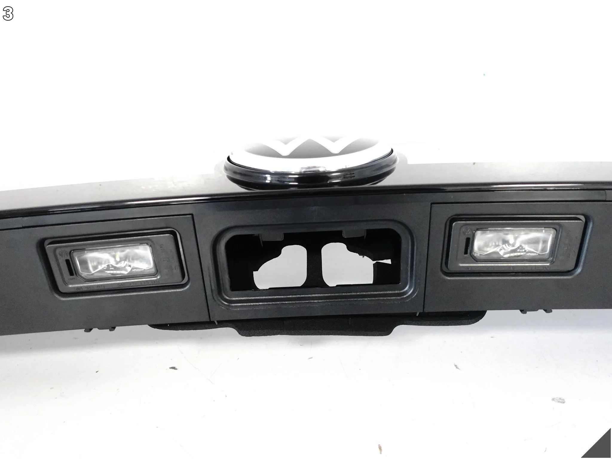 VW TIGUAN CT1 III 571 24- LAMPA BLENDA LED IQ.LIGHT W KLAPĘ TYŁ EU DEMONTAŻ VW TIGUAN CT1 III 571 24- LAMPA BLENDA LED IQ.LIGHT W KLAPĘ TYŁ EU DEMONTAŻ - obrazek 4