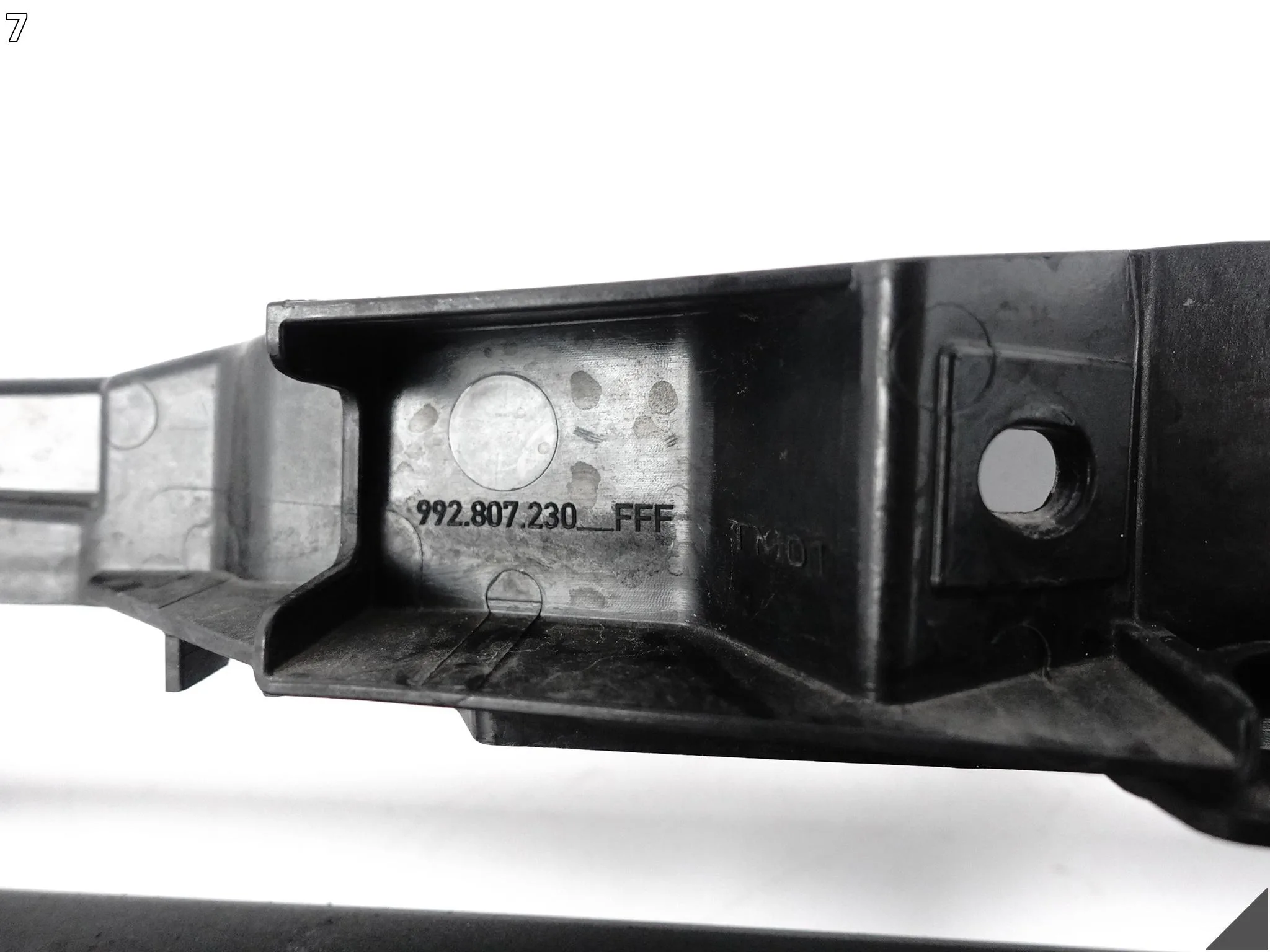 PORSCHE 911 992 20- KRATKA ŻALUZJA KIEROWNICA POWIETRZA WLOT PRAWA PRZÓD PORSCHE 911 992 20- KRATKA ŻALUZJA KIEROWNICA POWIETRZA WLOT PRAWA PRZÓD - obrazek 8