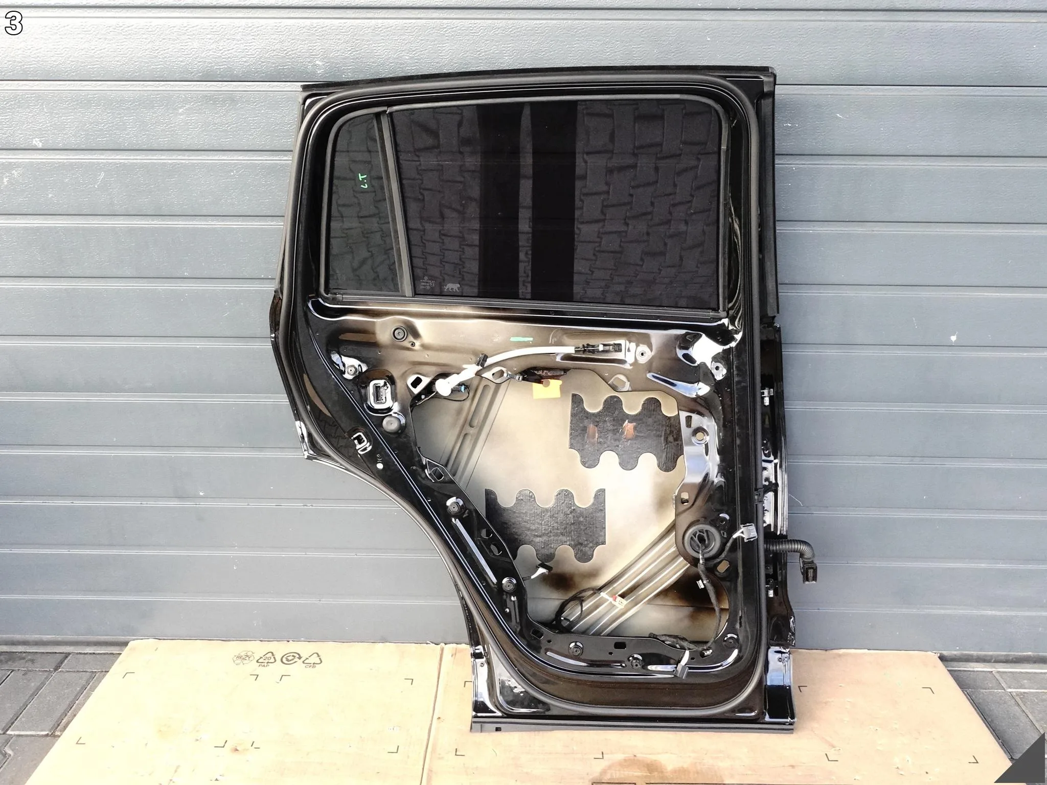 VW TIGUAN CT1 III 571 24- DRZWI LEWE TYŁ SZYBA DEMONTAŻ KOLOR Y9T LY9T VW TIGUAN CT1 III 571 24- DRZWI LEWE TYŁ SZYBA DEMONTAŻ KOLOR Y9T LY9T - obrazek 4