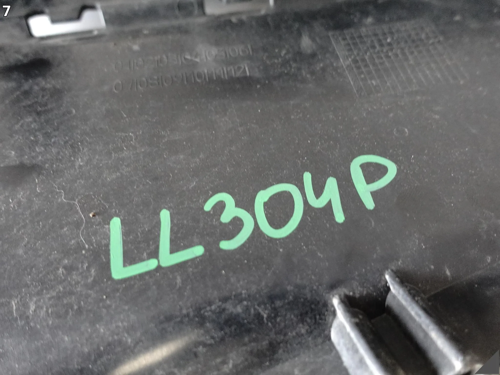 BMW M2 F87 13-21 KRATKA ATRAPA WLOT ŚLIZG MOCOWANIE W ZDERZAK LEWA PRZÓD BMW M2 F87 13-21 KRATKA ATRAPA WLOT ŚLIZG MOCOWANIE W ZDERZAK LEWA PRZÓD - obrazek 8