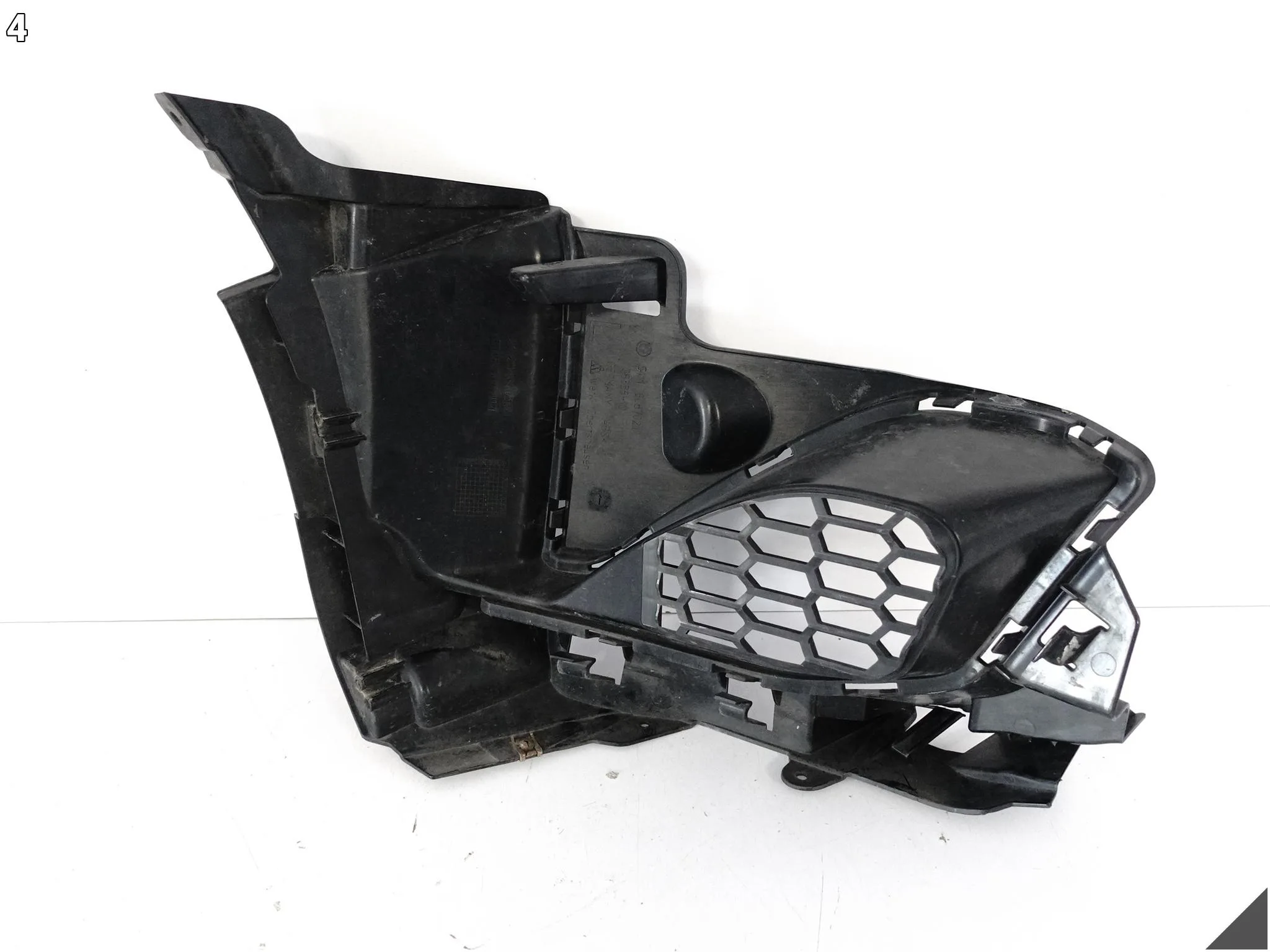 BMW M2 F87 13-21 KRATKA ATRAPA WLOT ŚLIZG MOCOWANIE W ZDERZAK LEWA PRZÓD BMW M2 F87 13-21 KRATKA ATRAPA WLOT ŚLIZG MOCOWANIE W ZDERZAK LEWA PRZÓD - obrazek 5