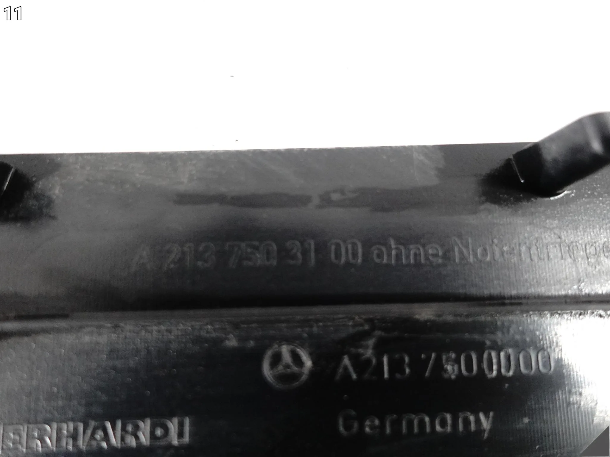 MERCEDES E-KLASA W213 SEDAN 16-20 LISTWA BLENDA KLAMKI KLAPY BAGAŻNIKA TYŁ MERCEDES E-KLASA W213 SEDAN 16-20 LISTWA BLENDA KLAMKI KLAPY BAGAŻNIKA TYŁ - obrazek 12