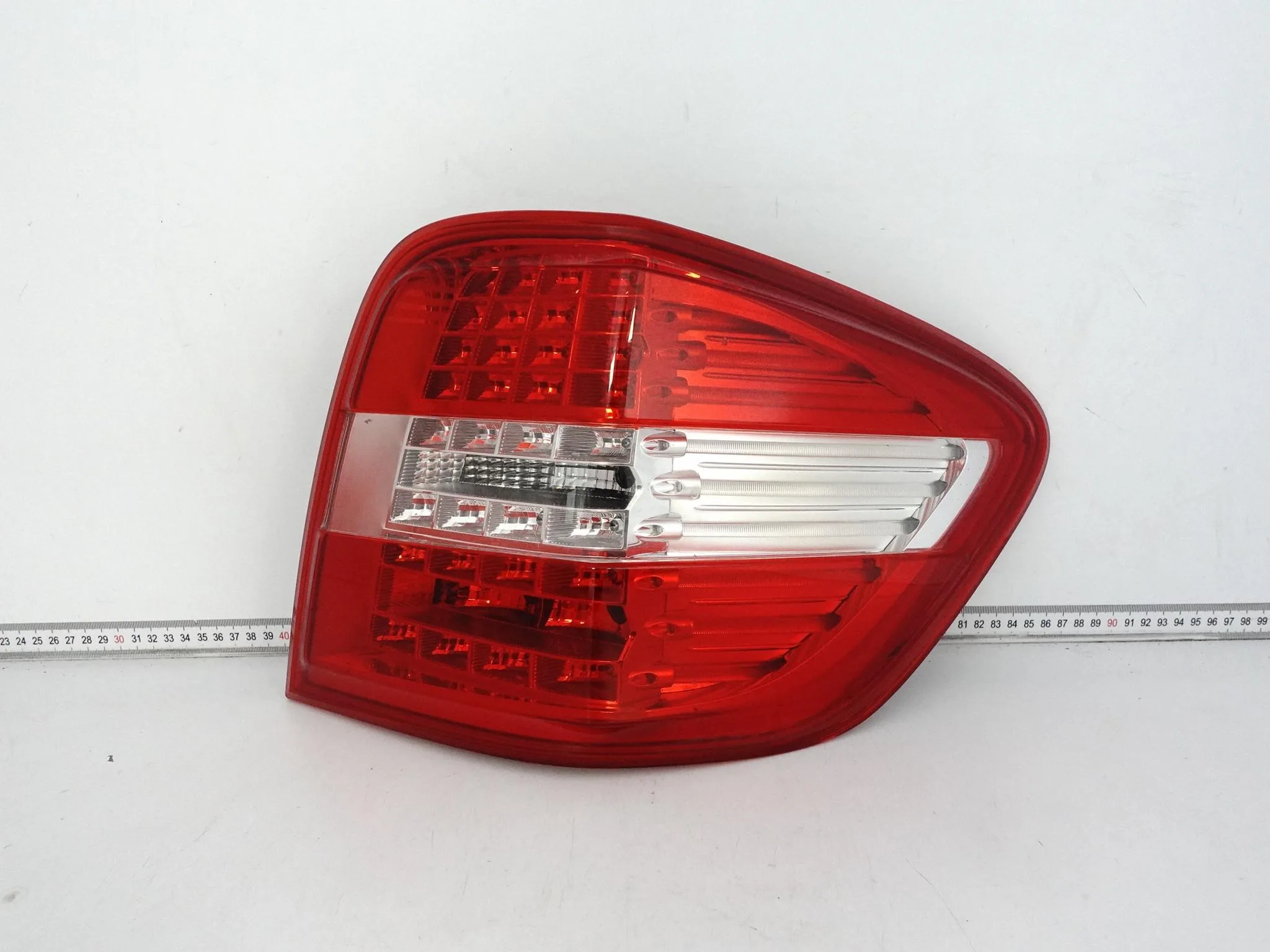 MERCEDES ML II W164 LIFT / MOPF 08-11 LAMPA LED PRAWA TYŁ EUROPA MERCEDES ML II W164 LIFT / MOPF 08-11 LAMPA LED PRAWA TYŁ EUROPA
