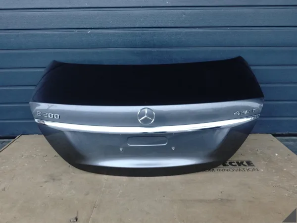 MERCEDES E-KLASA W213 16-20 SEDAN LIMUZYNA KLAPA POKRYWA BAGAZNIKA TYŁ MERCEDES E-KLASA W213 16-20 SEDAN LIMUZYNA KLAPA POKRYWA BAGAZNIKA TYŁ