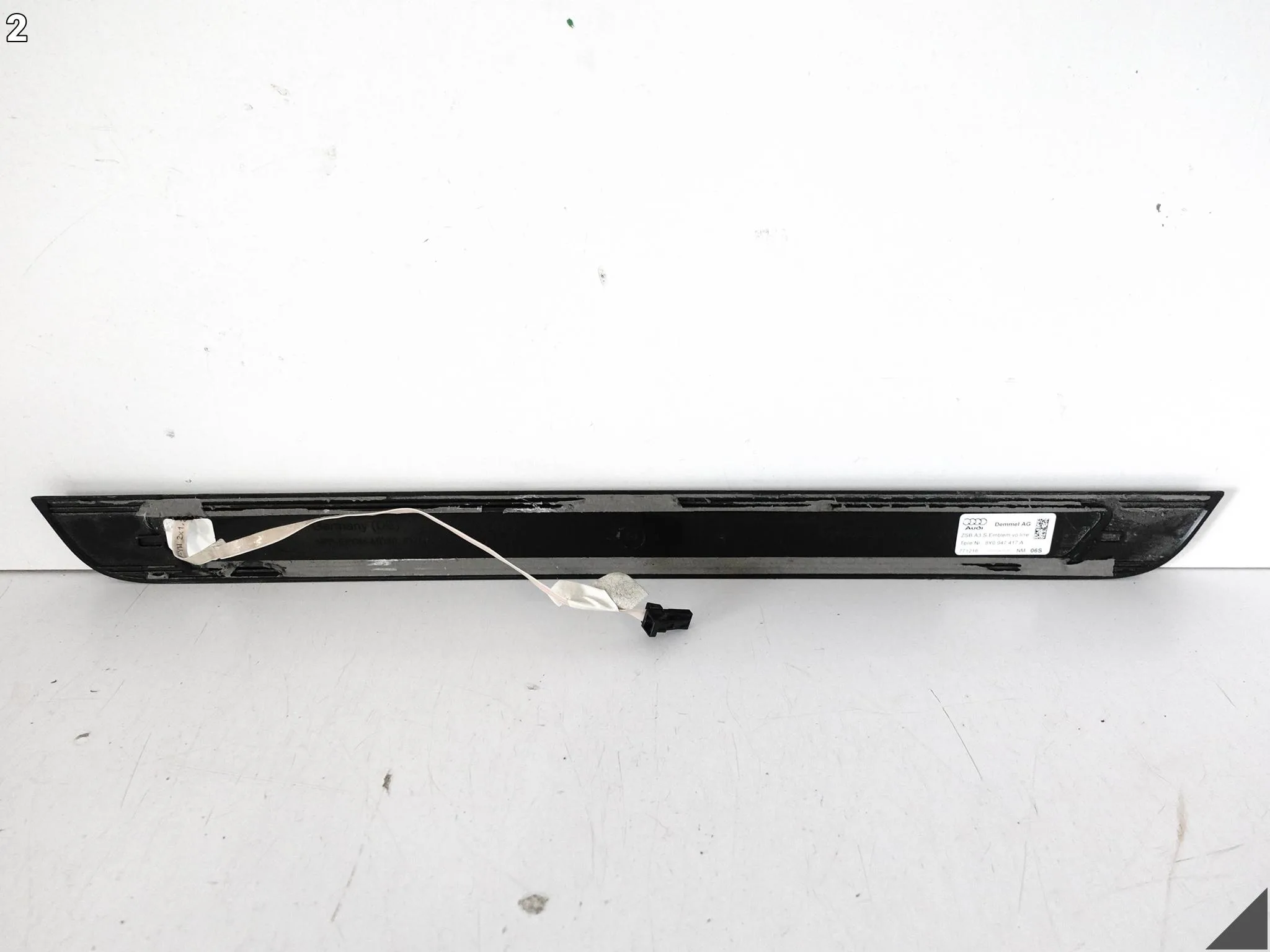 AUDI A3 S3 8Y0 Q4 E-TRON 89A S-LINE LISTWA NAKŁADKA LED NA PRÓG PRZÓD L = R AUDI A3 S3 8Y0 Q4 E-TRON 89A S-LINE LISTWA NAKŁADKA LED NA PRÓG PRZÓD L = R - obrazek 3