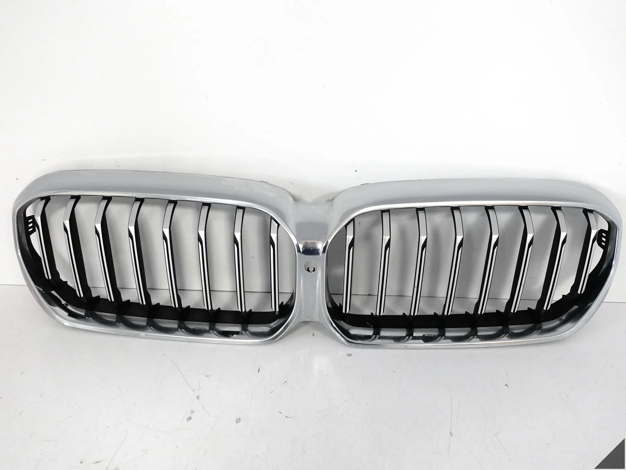 BMW 5 G30 G31 LCI LIFT 20-24 GRILL ATRAPA NERKI W ZDERZAK PRZÓD BMW 5 G30 G31 LCI LIFT 20-24 GRILL ATRAPA NERKI W ZDERZAK PRZÓD