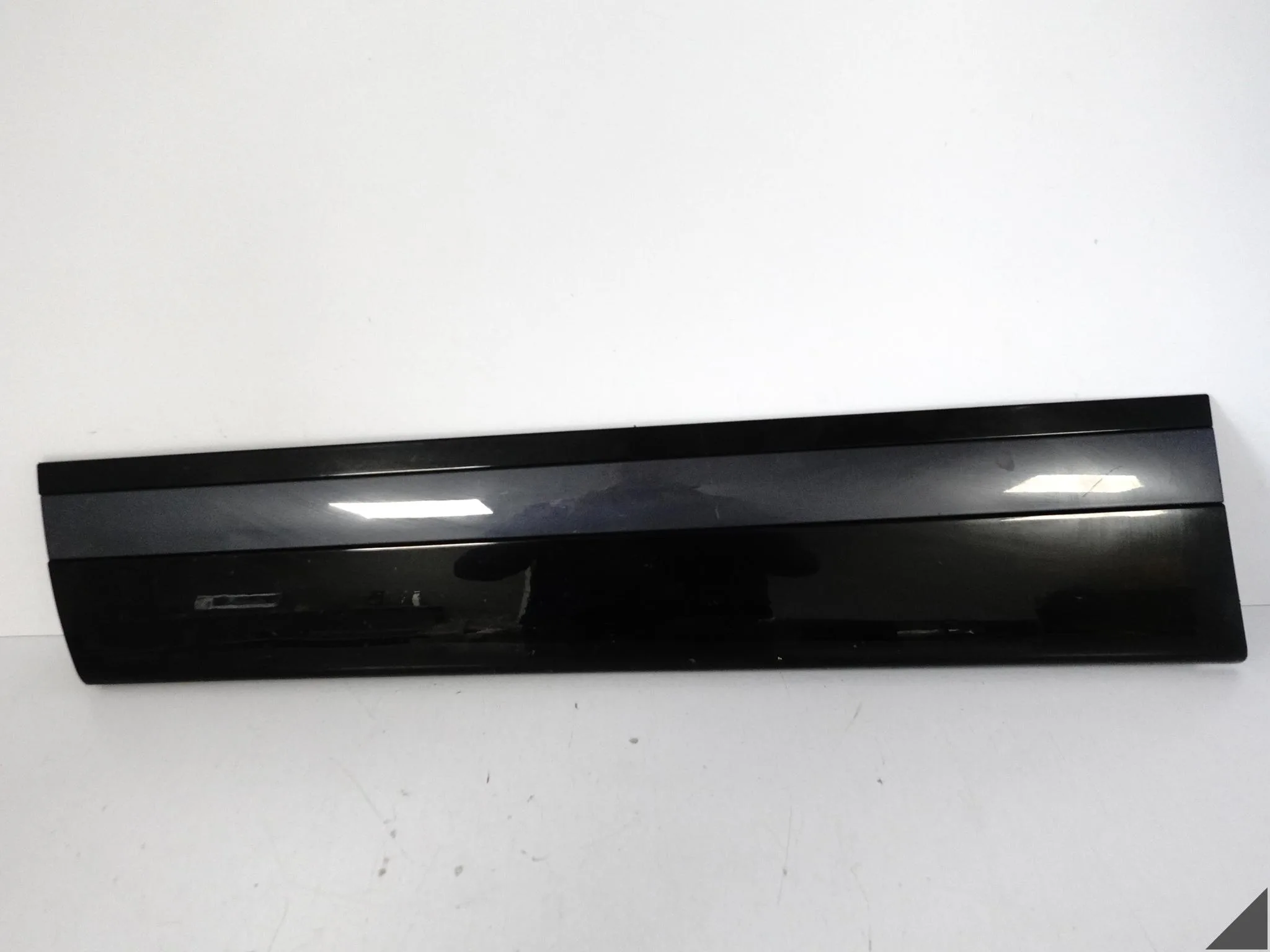 RANGE ROVER VELAR L560 17- LISTWA NAKŁADKA NA DRZWI LEWA PRZÓD J8A2-21065-B RANGE ROVER VELAR L560 17- LISTWA NAKŁADKA NA DRZWI LEWA PRZÓD J8A2-21065-B