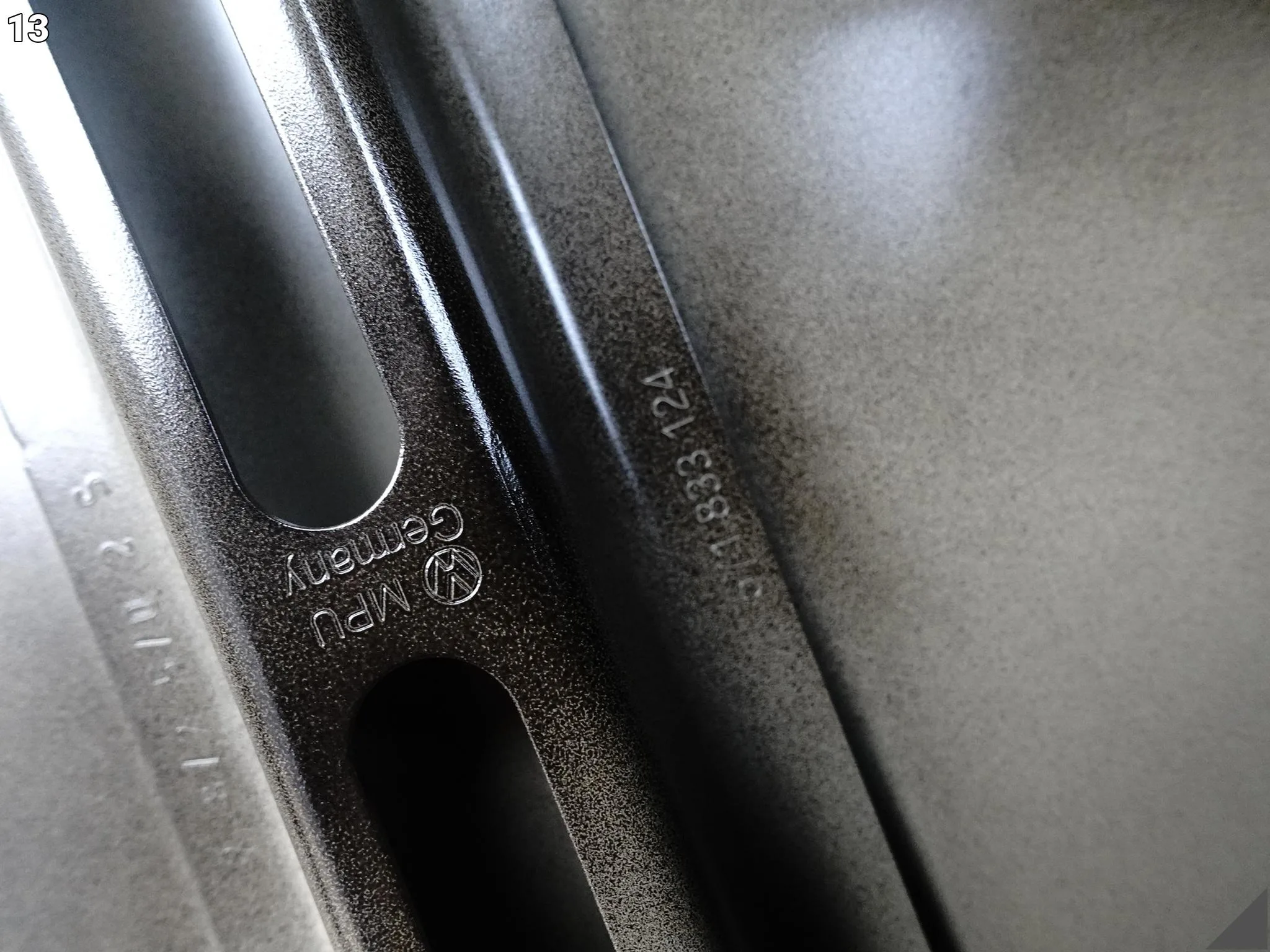 VW TIGUAN CT1 III 571 24- DRZWI PRAWE TYŁ SZYBA DEMONTAŻ KOLOR Y9T LY9T VW TIGUAN CT1 III 571 24- DRZWI PRAWE TYŁ SZYBA DEMONTAŻ KOLOR Y9T LY9T - obrazek 14