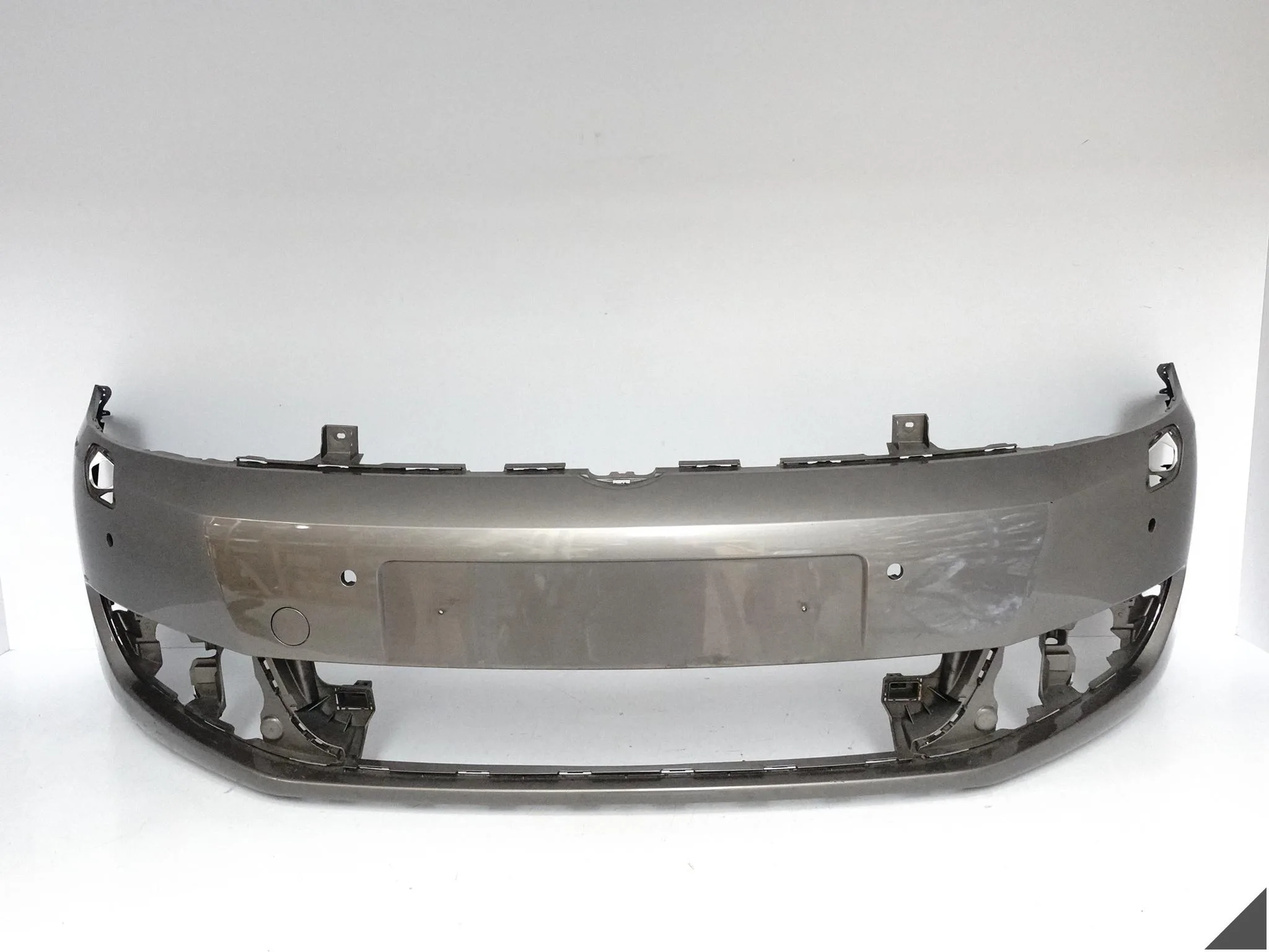 VW GOLF PLUS + LIFT 09-14 ZWYKŁY ZDERZAK BUMPER PRZÓD (6xPDC/SRPYSKI) VW GOLF PLUS + LIFT 09-14 ZWYKŁY ZDERZAK BUMPER PRZÓD (6xPDC/SRPYSKI)