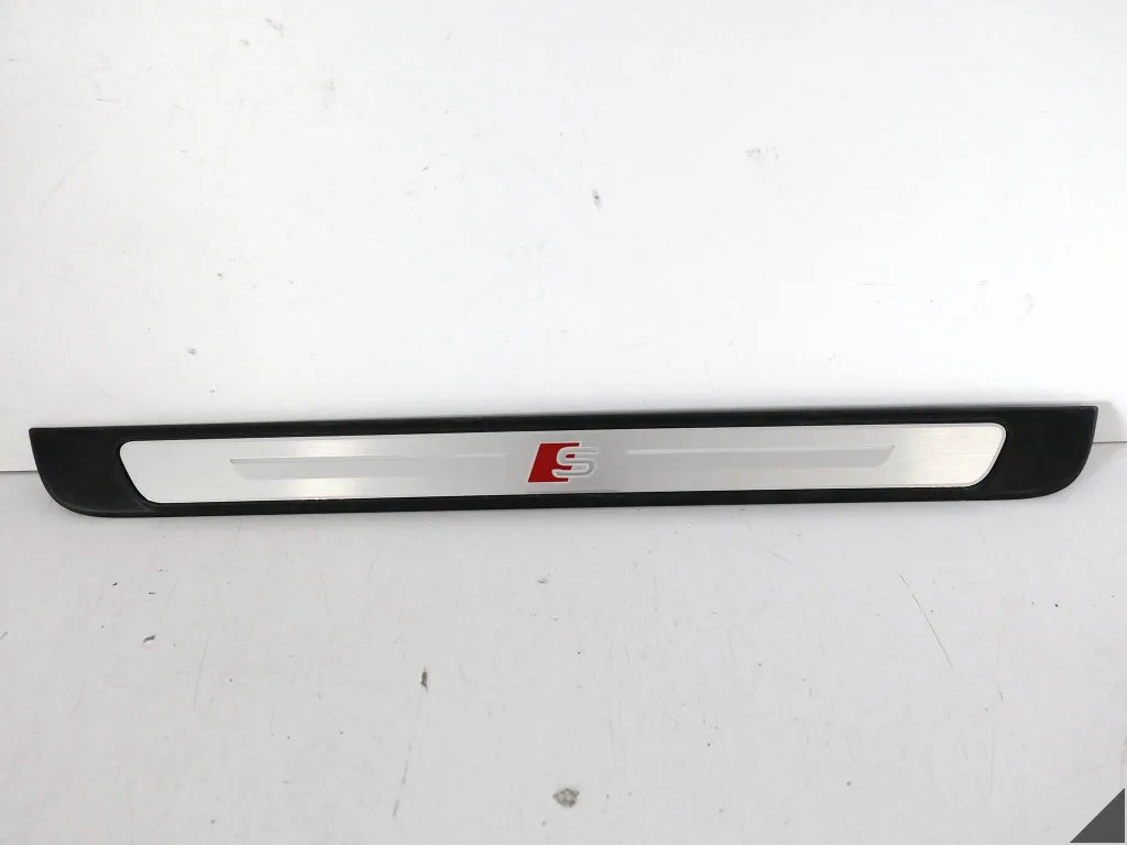 AUDI A3 S3 8Y0 Q4 E-TRON 89A S-LINE LISTWA NAKŁADKA LED NA PRÓG PRZÓD L = R AUDI A3 S3 8Y0 Q4 E-TRON 89A S-LINE LISTWA NAKŁADKA LED NA PRÓG PRZÓD L = R