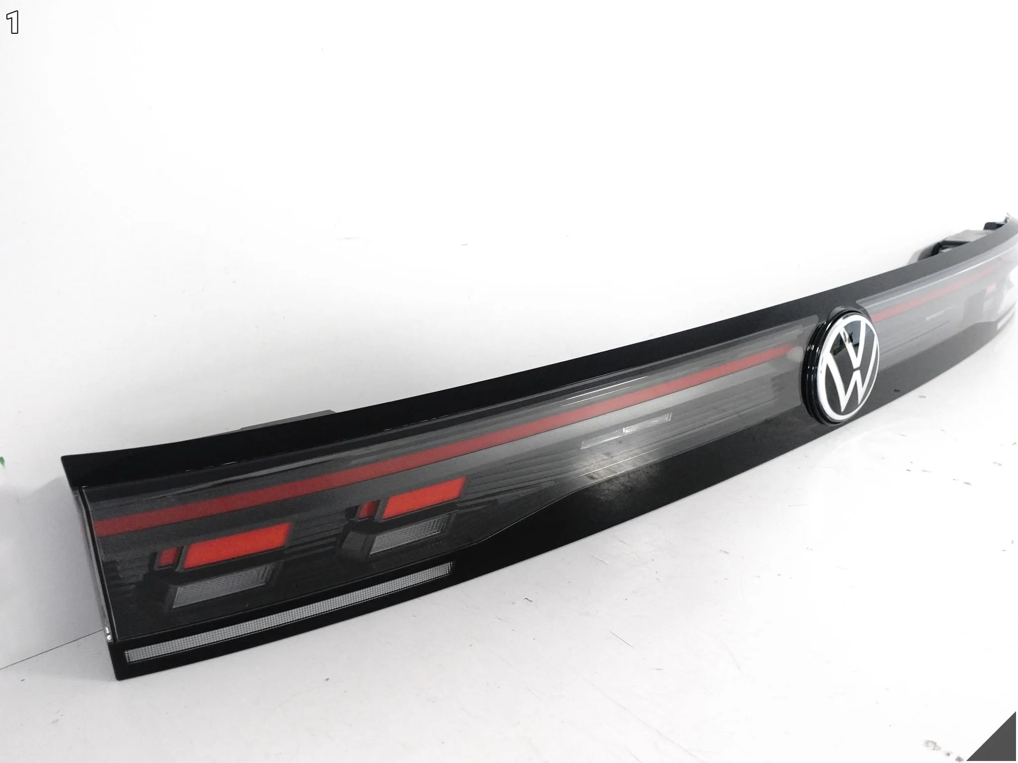 VW TIGUAN CT1 III 571 24- LAMPA BLENDA LED IQ.LIGHT W KLAPĘ TYŁ EU DEMONTAŻ VW TIGUAN CT1 III 571 24- LAMPA BLENDA LED IQ.LIGHT W KLAPĘ TYŁ EU DEMONTAŻ - obrazek 2
