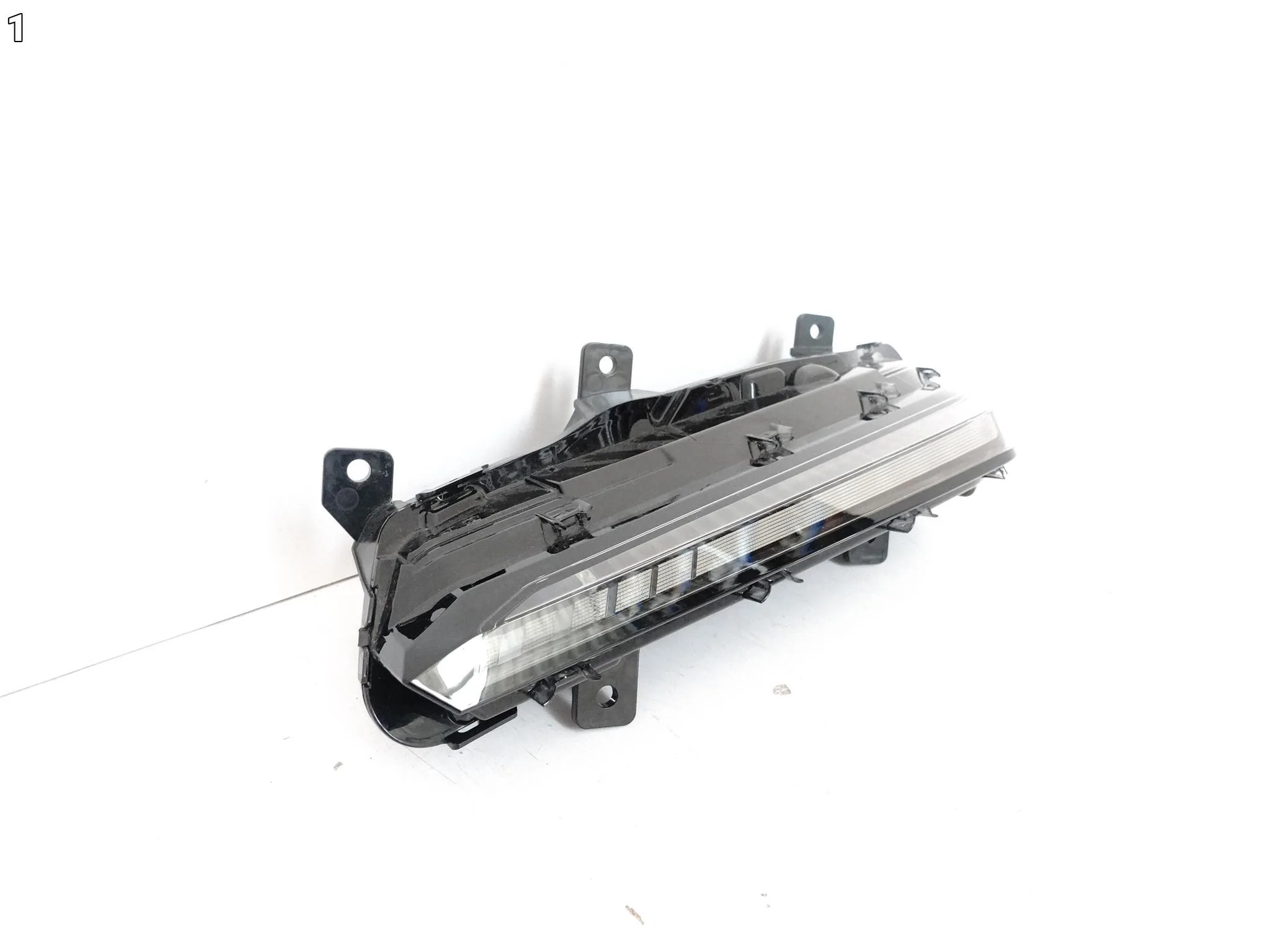 PEUGEOT 308 III 3 T10 P5 21-25 LAMPA LED DRL KIERUNKOWSKAZ PRAWY W ZDERZAK PEUGEOT 308 III 3 T10 P5 21-25 LAMPA LED DRL KIERUNKOWSKAZ PRAWY W ZDERZAK - obrazek 2