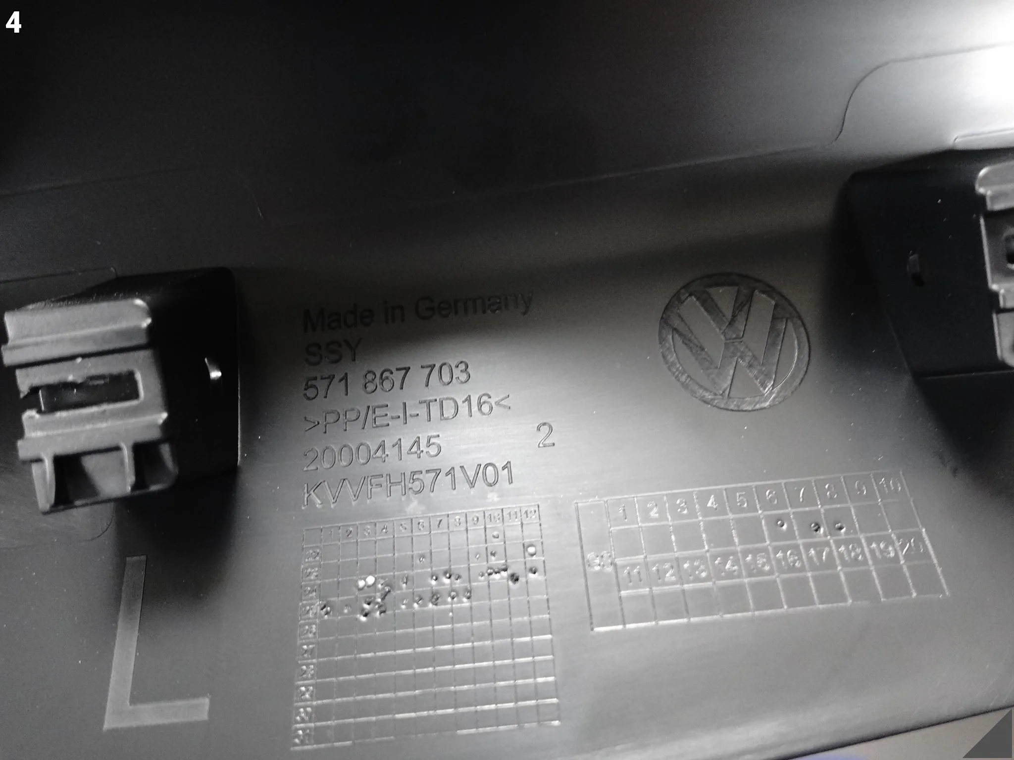 VW TIGUAN CT1 III 571 24- TAPICERKA OSŁONA LISTWA KLAPY BAGAŻNIKA LEWA 4PK VW TIGUAN CT1 III 571 24- TAPICERKA OSŁONA LISTWA KLAPY BAGAŻNIKA LEWA 4PK - obrazek 5
