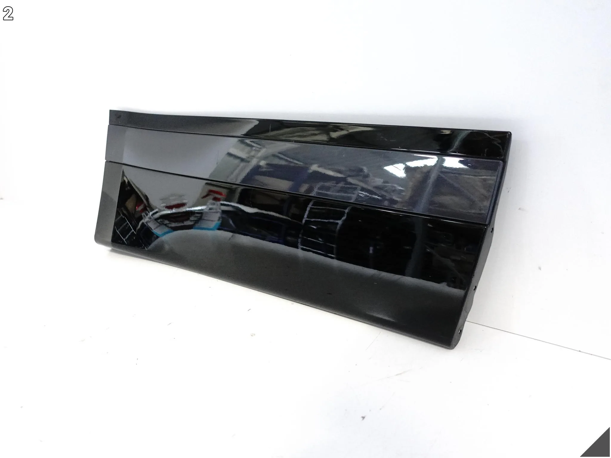 RANGE ROVER VELAR L560 17- LISTWA NAKŁADKA NA DRZWI PRAWA TYŁ NARVICK BLACK RANGE ROVER VELAR L560 17- LISTWA NAKŁADKA NA DRZWI PRAWA TYŁ NARVICK BLACK - obrazek 3