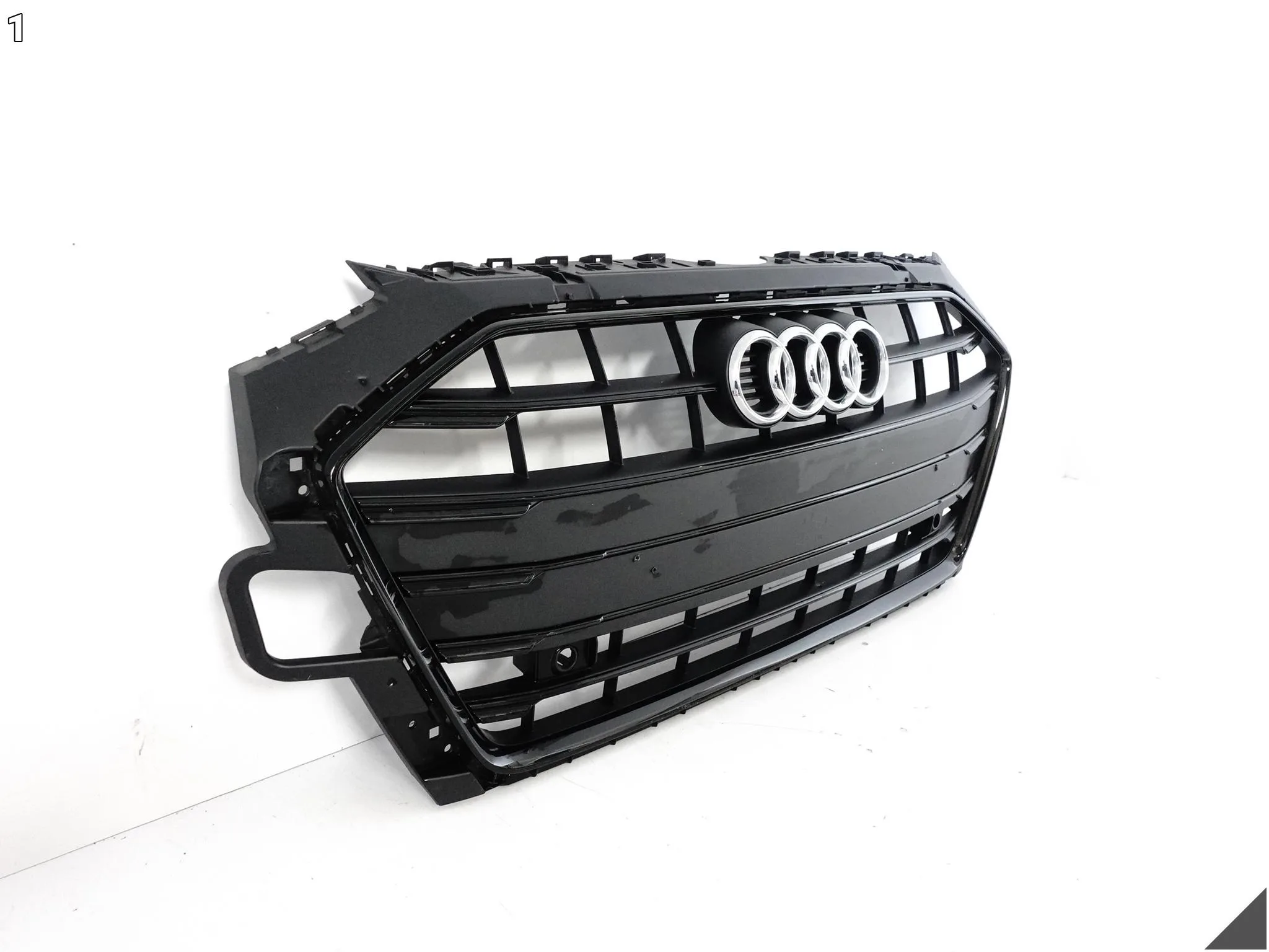 AUDI A4 B9 8W0 LIFT 19-24 ZWYKŁY / BASIS GRILL ATRAPA W ZDERZAK PRZÓD PDC AUDI A4 B9 8W0 LIFT 19-24 ZWYKŁY / BASIS GRILL ATRAPA W ZDERZAK PRZÓD PDC - obrazek 2