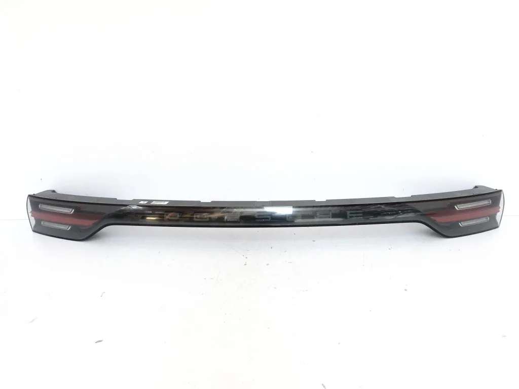 PORSCHE CAYENNE 9Y0 E3 18-23 LAMPA BLENDA LED W KLAPĘ TYŁ EU CZARNY NAPIS