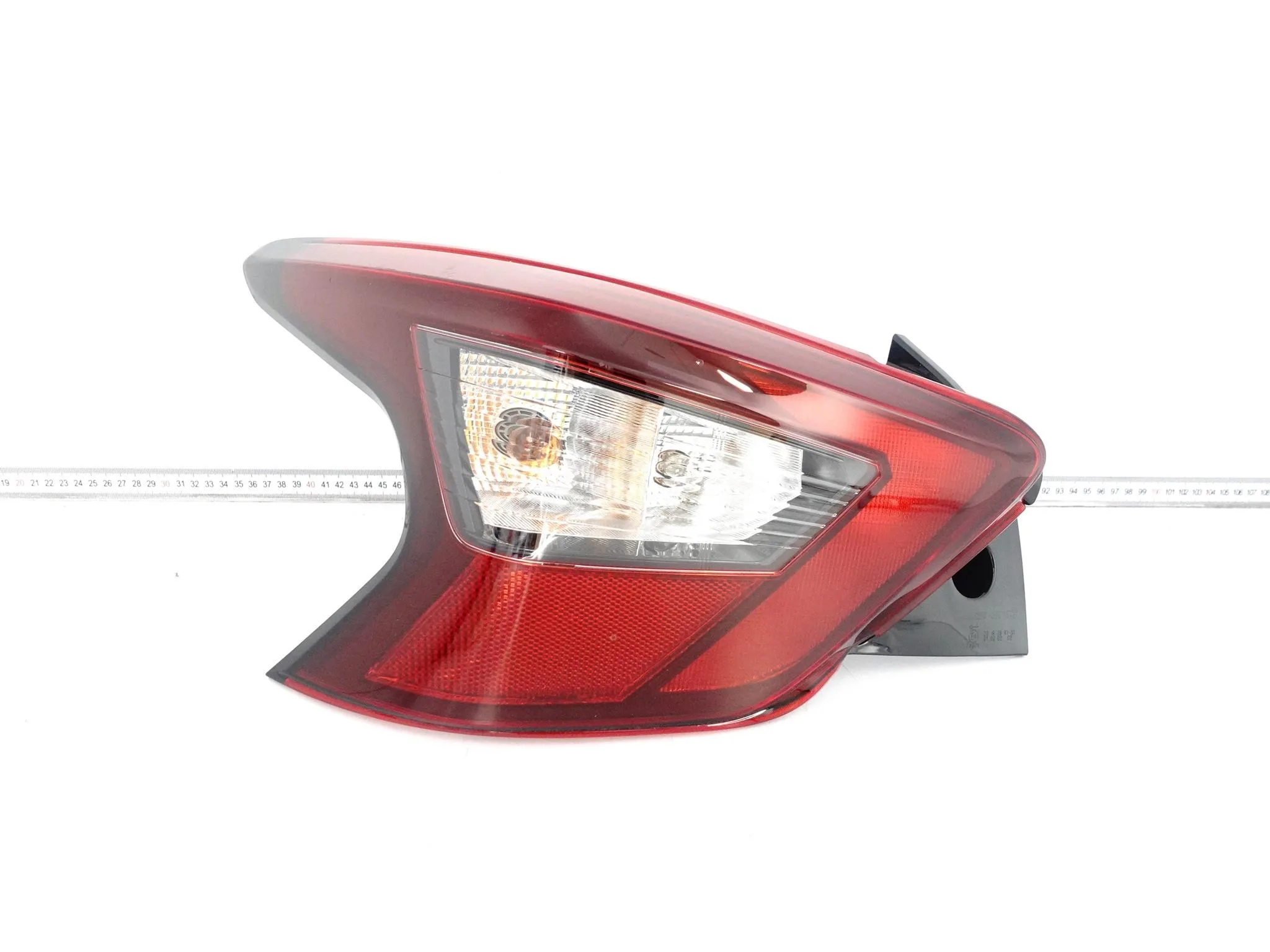 NISSAN MICRA V 5 K14 16-22 LAMPA LEWA TYŁ EUROPA NISSAN MICRA V 5 K14 16-22 LAMPA LEWA TYŁ EUROPA