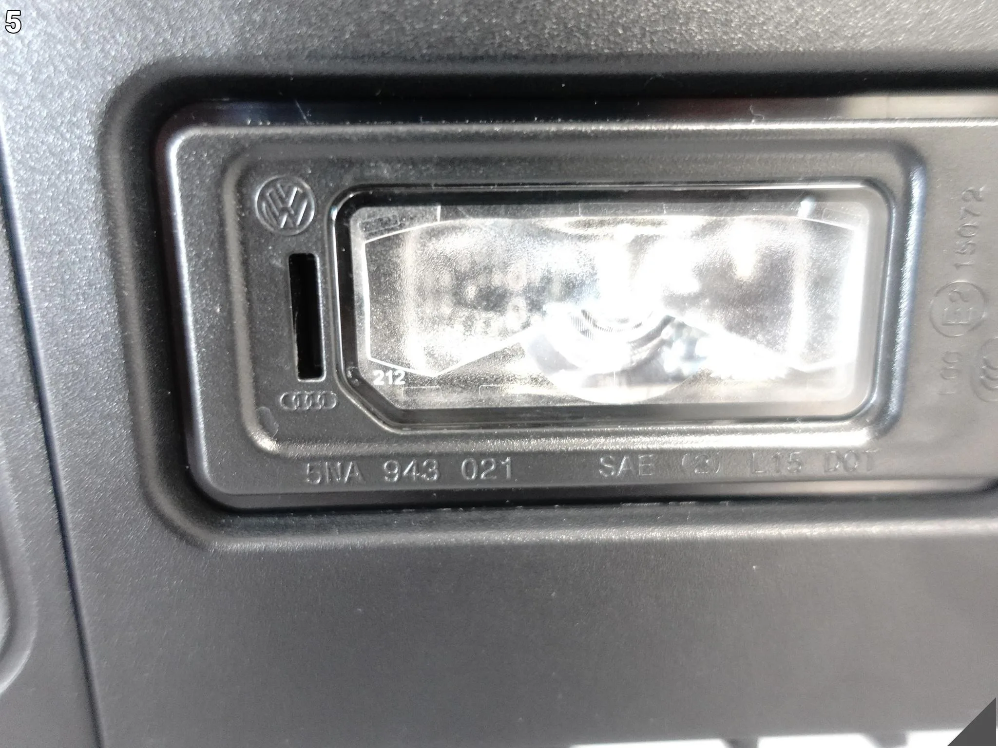 VW TIGUAN CT1 III 571 24- LAMPA BLENDA LED IQ.LIGHT W KLAPĘ TYŁ EU DEMONTAŻ VW TIGUAN CT1 III 571 24- LAMPA BLENDA LED IQ.LIGHT W KLAPĘ TYŁ EU DEMONTAŻ - obrazek 6