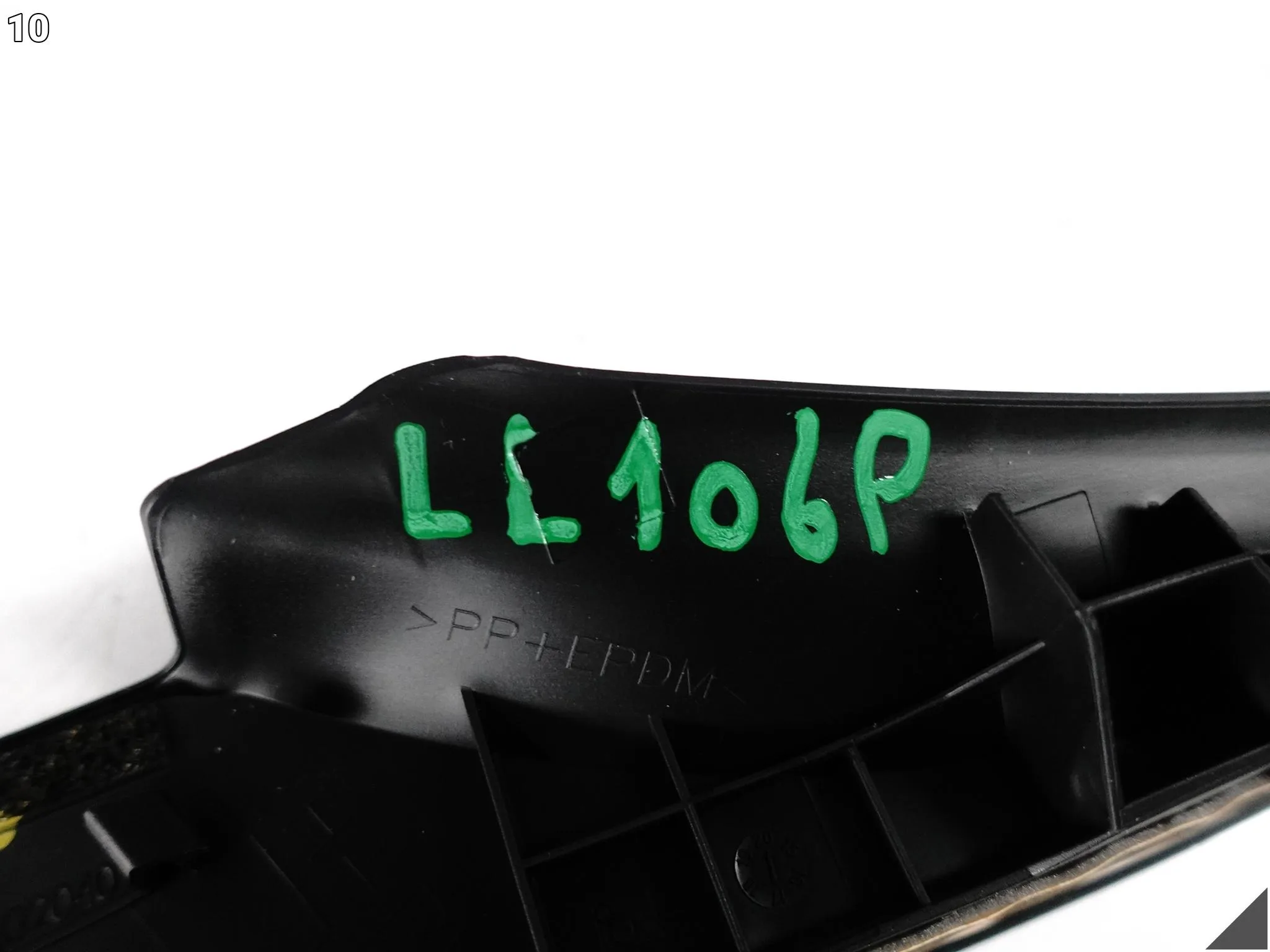 TOYOTA AURIS II E18 12-18 OSŁONA NAROŻNIK PODSZYBIA LISTWA PRAWA PRZÓD TOYOTA AURIS II E18 12-18 OSŁONA NAROŻNIK PODSZYBIA LISTWA PRAWA PRZÓD - obrazek 11