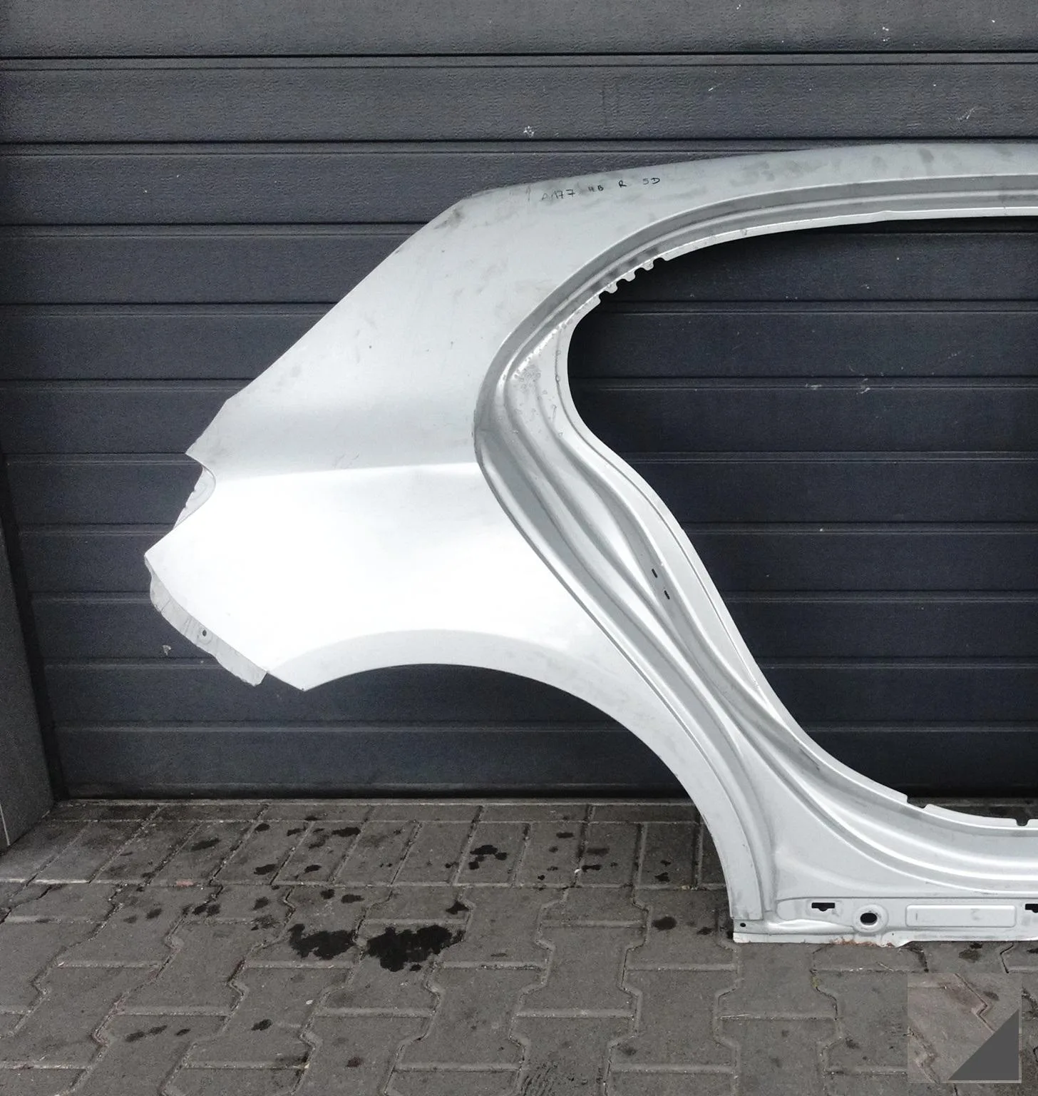 MERCEDES A-KLASA W177 HATCHBACK 18- BŁOTNIK POSZYCIE PRÓG DACH PRAWY TYŁ MERCEDES A-KLASA W177 HATCHBACK 18- BŁOTNIK POSZYCIE PRÓG DACH PRAWY TYŁ