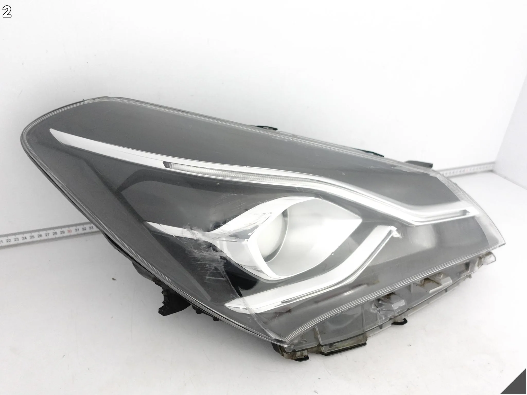 TOYOTA YARIS III 3 LIFT 17-19 LAMPA HALOGEN ZWYKŁA + LED PRAWA PRZÓD EUROPA TOYOTA YARIS III 3 LIFT 17-19 LAMPA HALOGEN ZWYKŁA + LED PRAWA PRZÓD EUROPA - obrazek 3